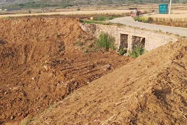 中黄沟村清淤和护坡