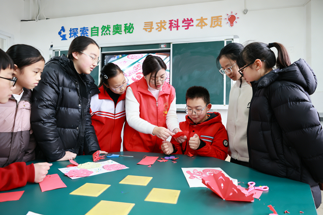 处理红马甲人物头发挡脸_副本