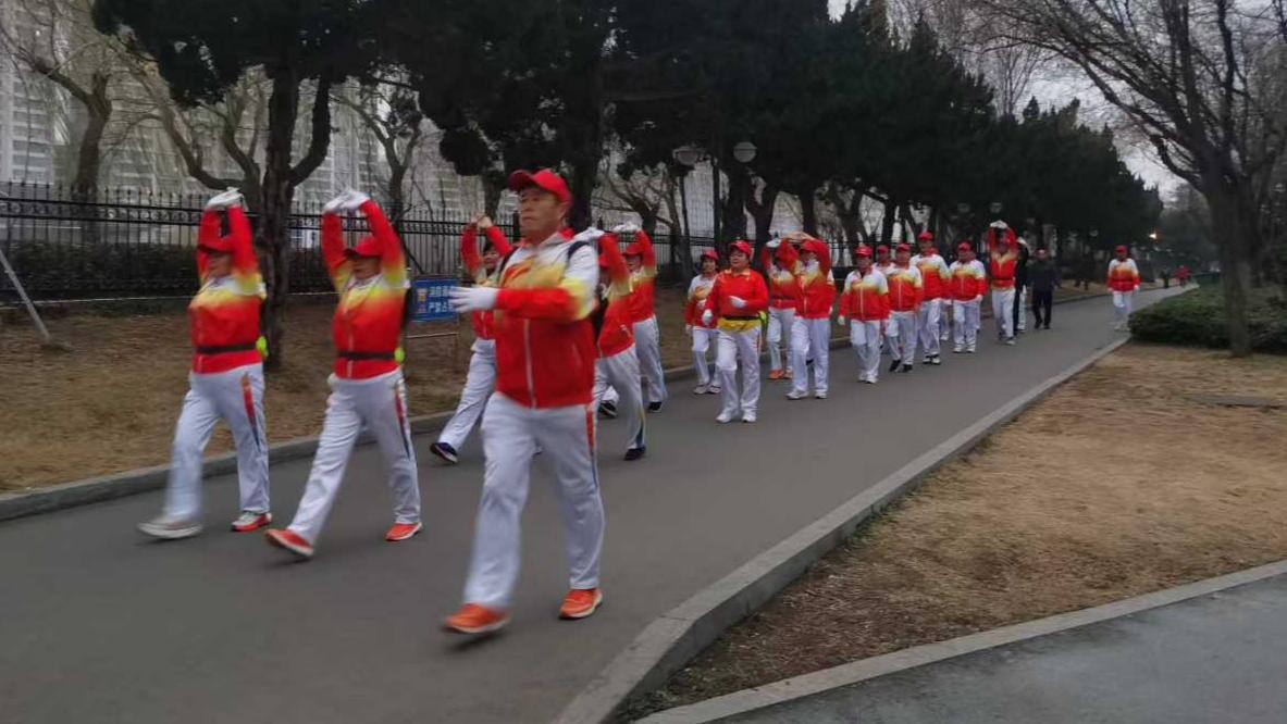 飒爽英姿健走团2