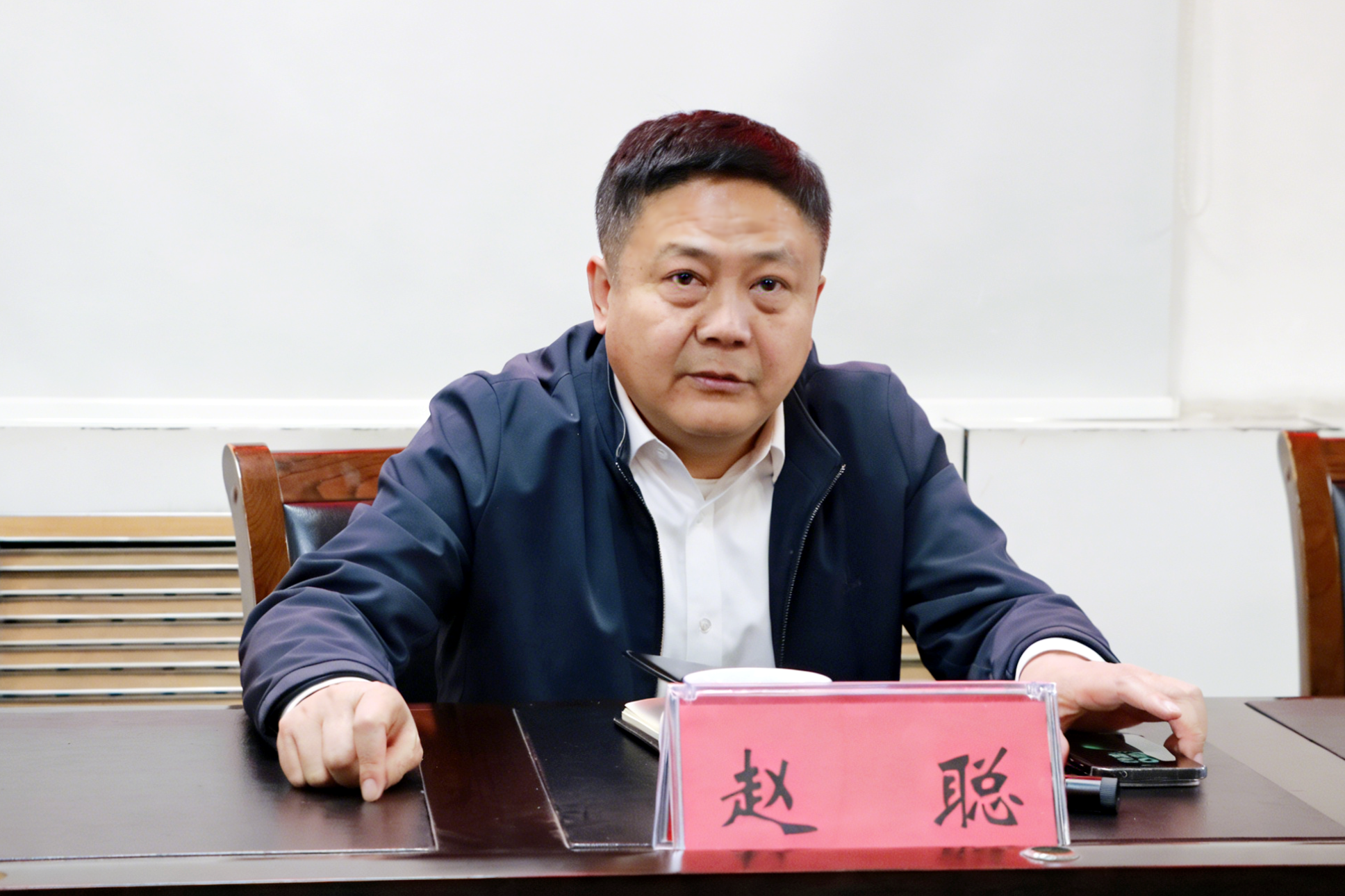 调整照片人物眼睛