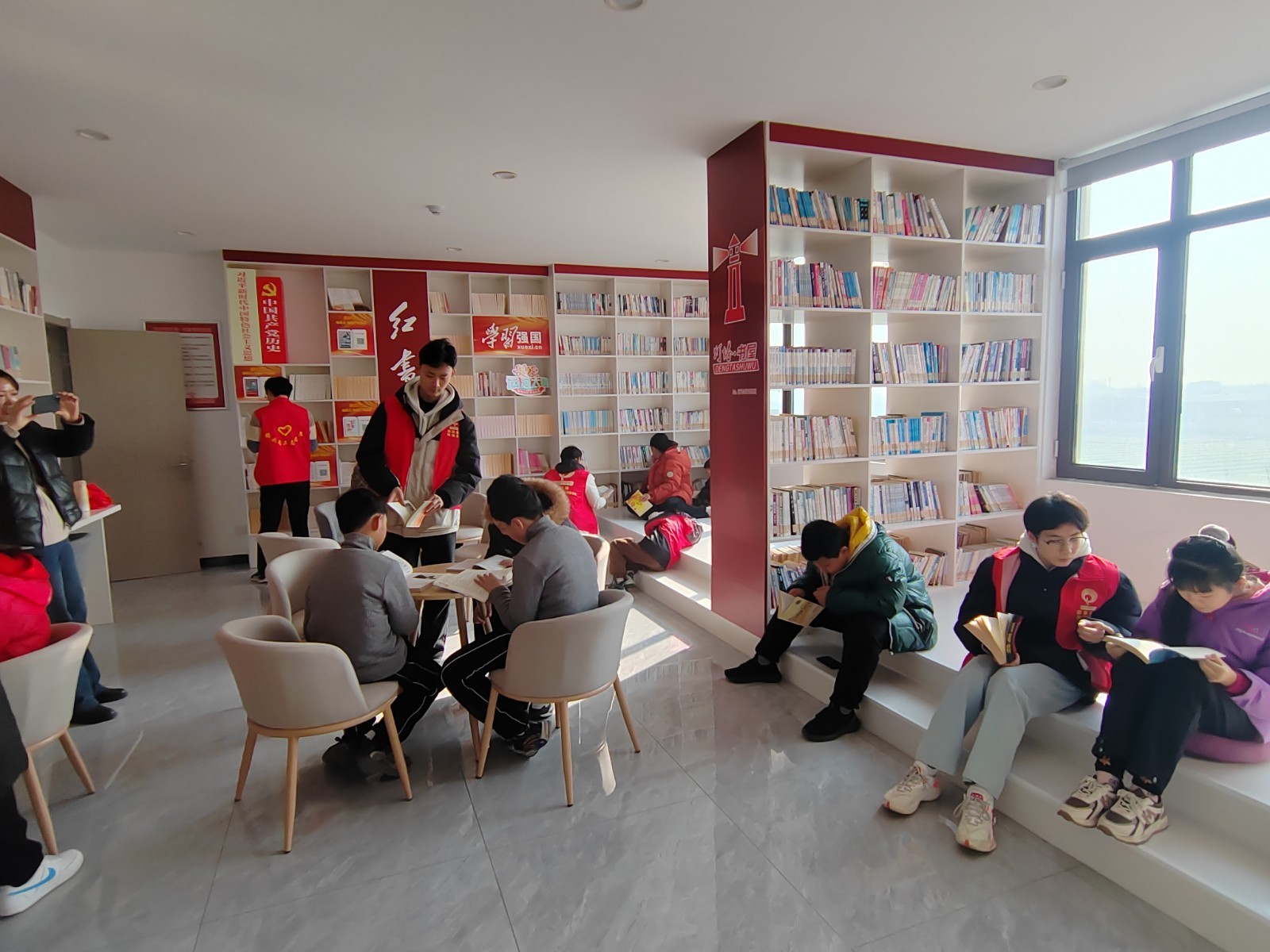 Ⅱ-10-1官桥镇开展“阅读同行，青春共成长”青少年读书活动