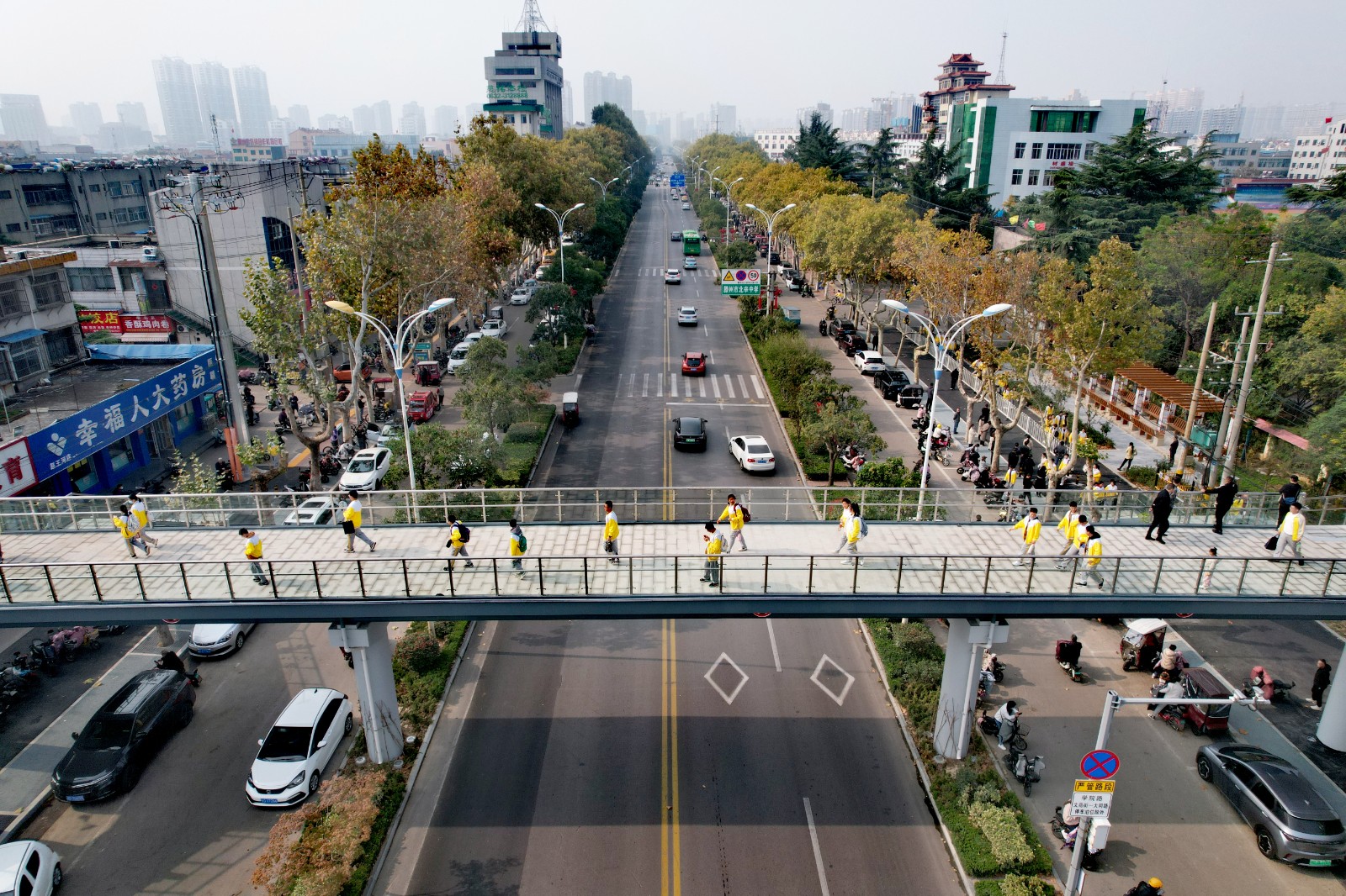 学院路过街天桥