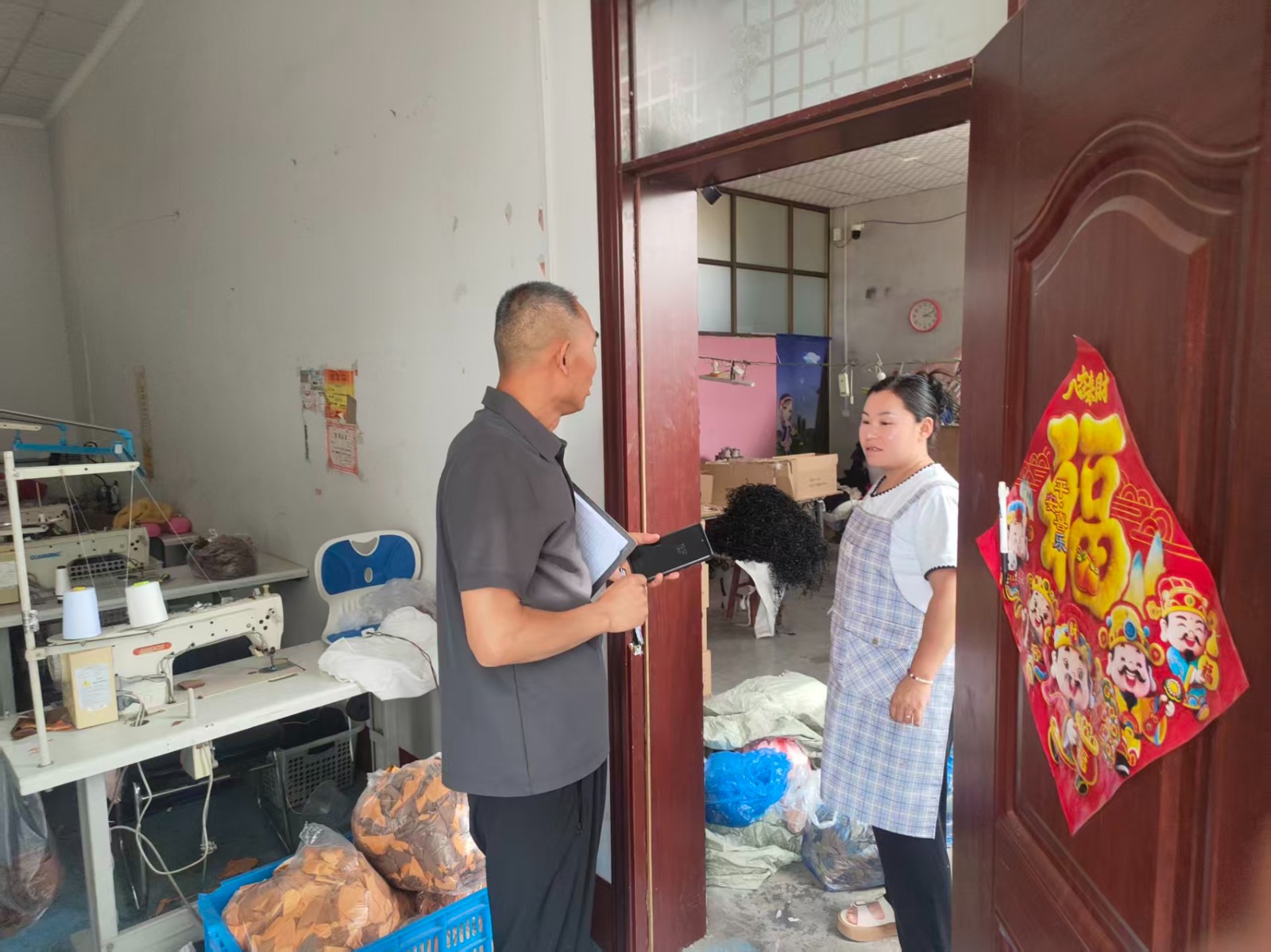 应急办开展“小散乱”“小化工”排查整治行动