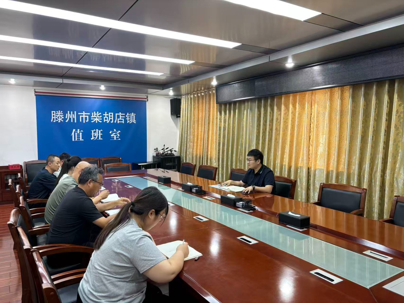 李部长召集分管部门人员，总结前期工作并对近期工作进行安排部署