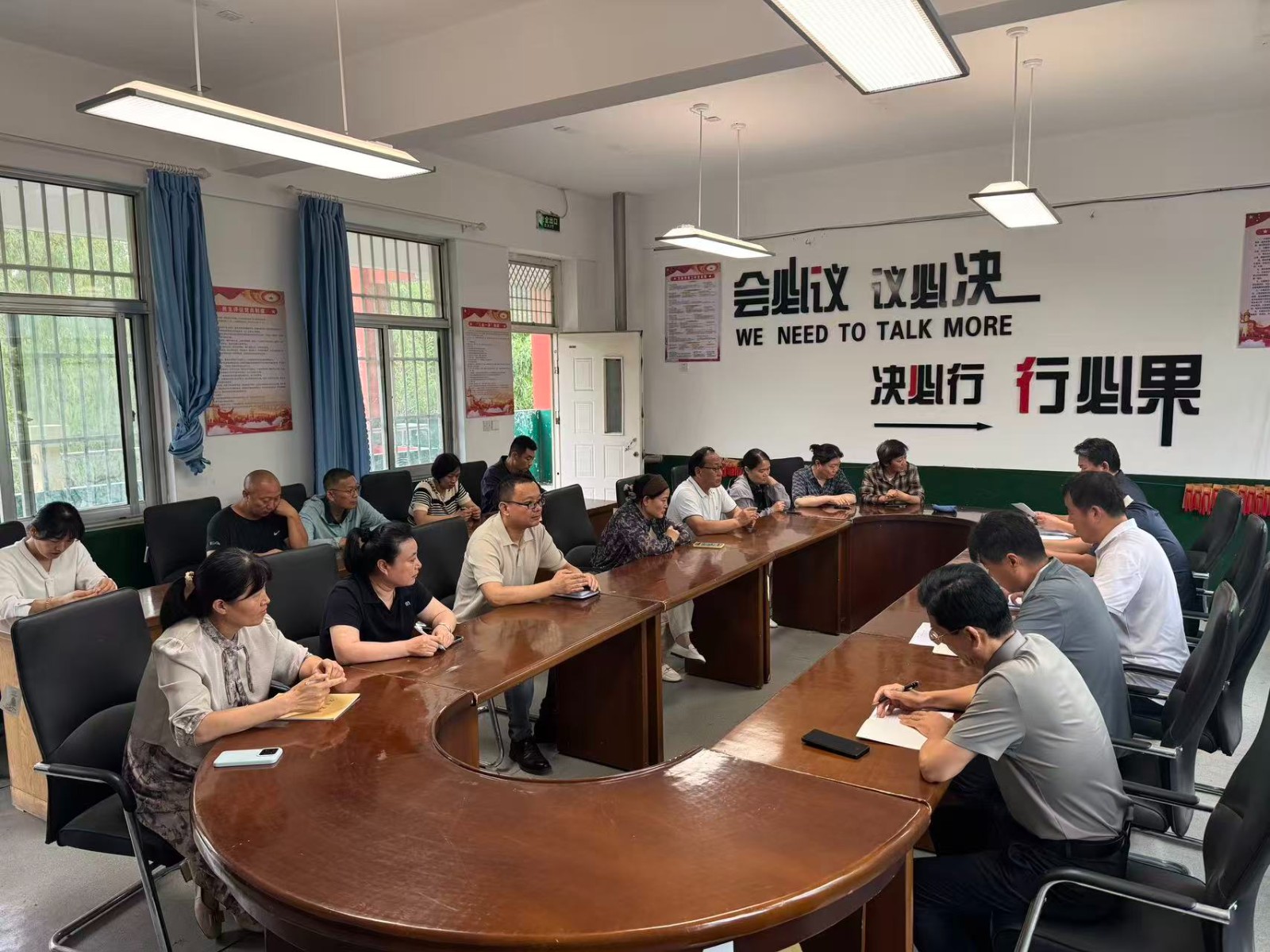 镇学区开展大官庄小学2025‑2026学年度学校领导班子、镇管干部民主测评暨“校校月月行”活动