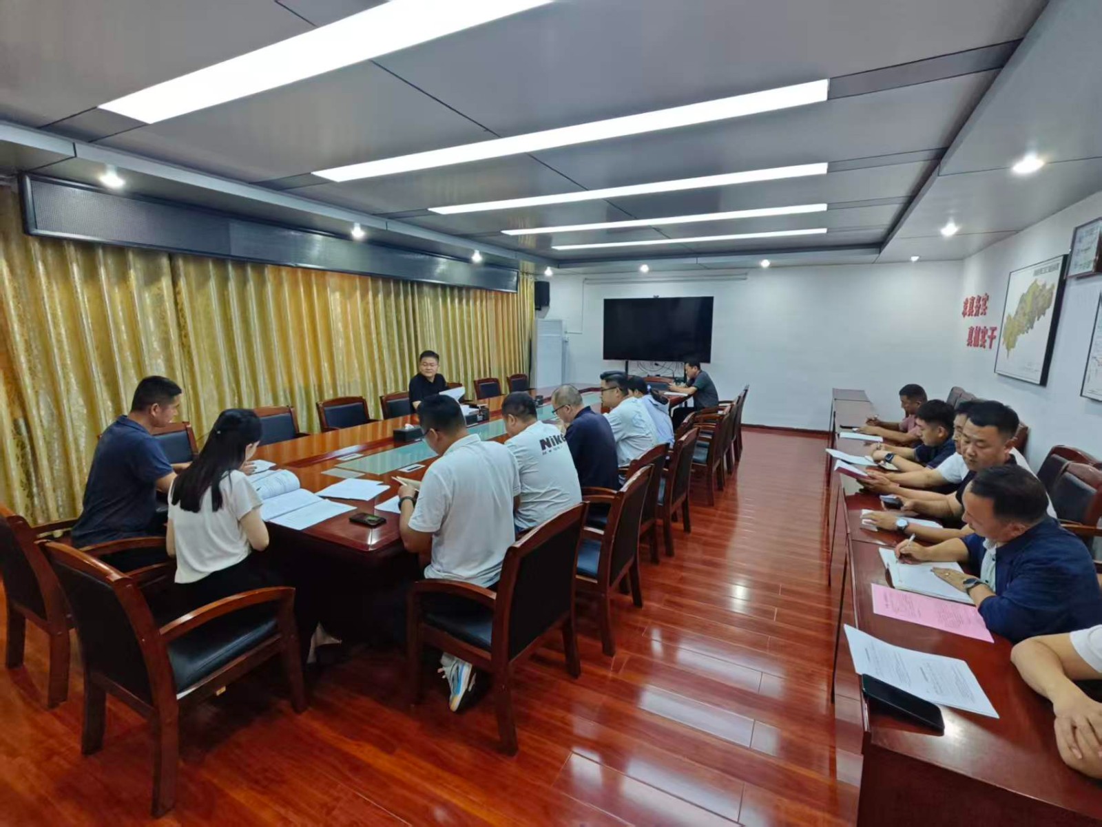 吕书记召集总支书记安排党建有关工作