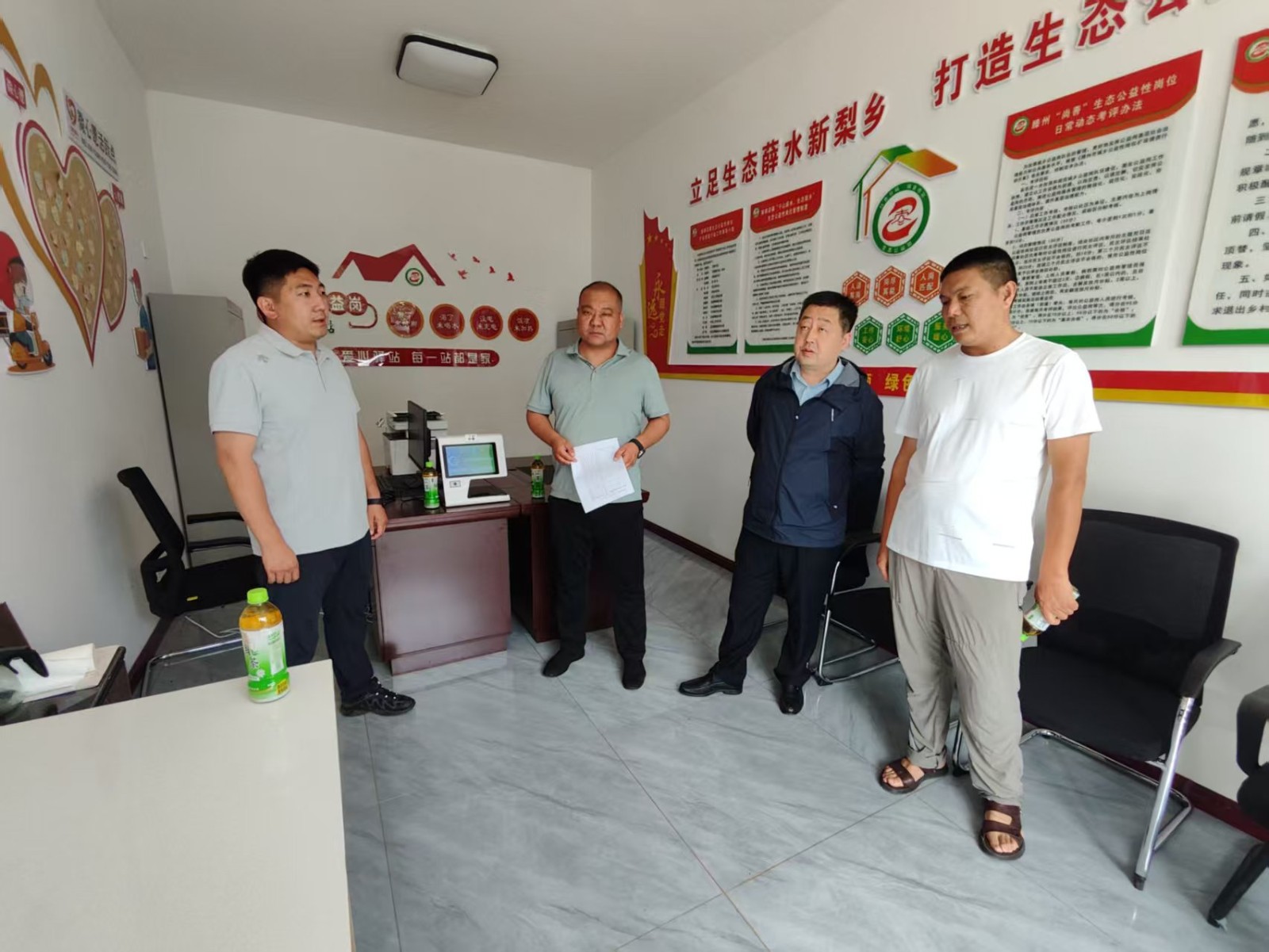满主任到旗胜片区片面督导社保卡激活和暖心小站建设