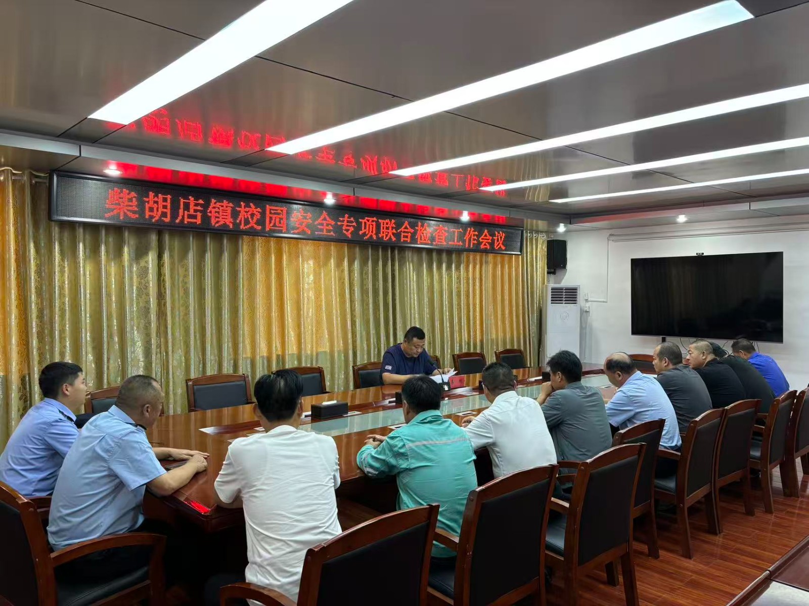 李刚主任带队开展校园安全专项联合检查