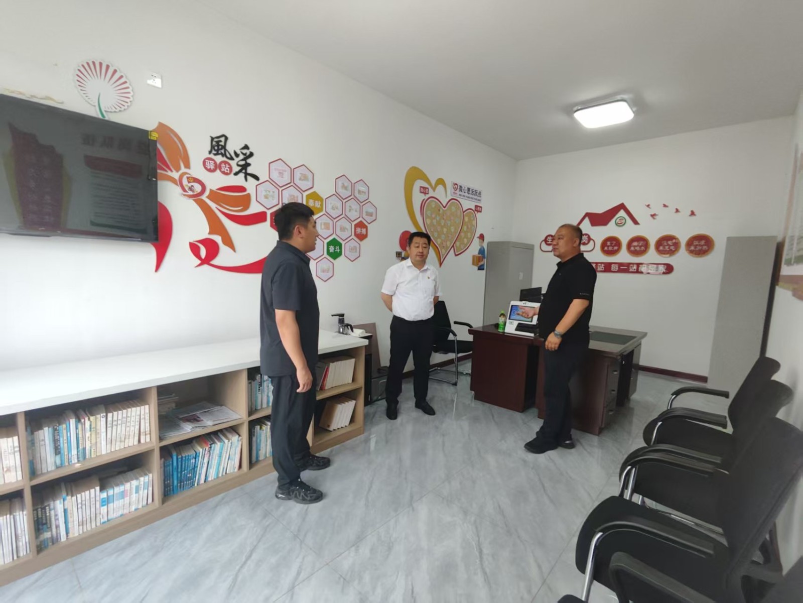 满主任到沙庄村督导暖心小站建设工作