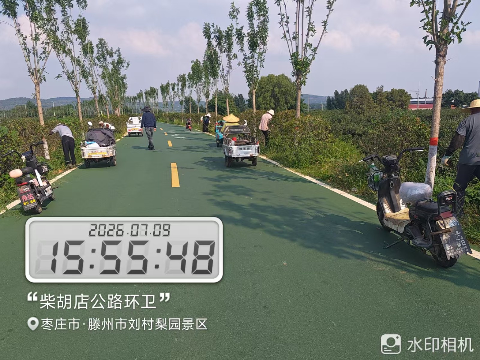 道路环卫岗常态化推进垃圾日产日清及人居环境整治工作。