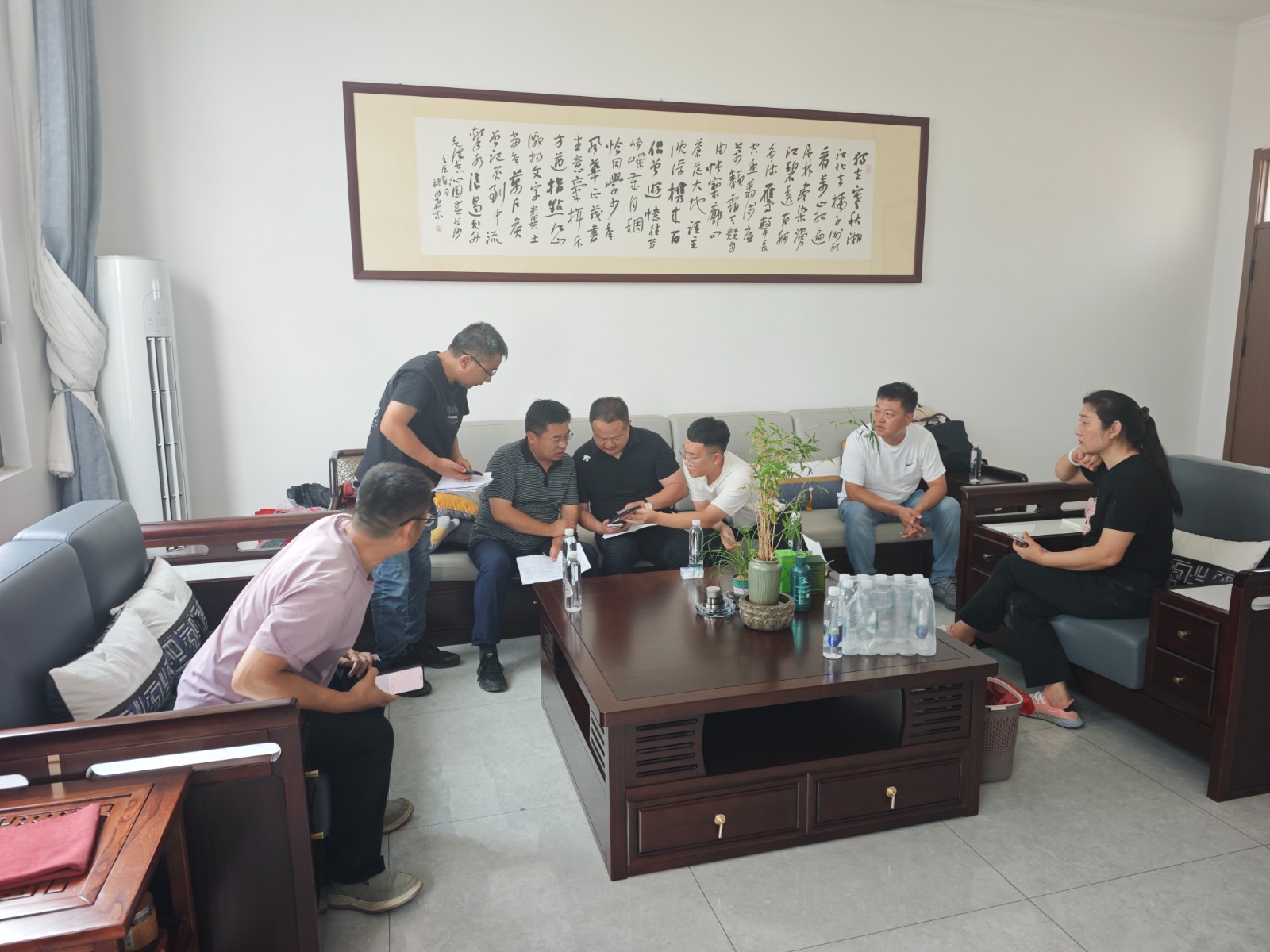 镇领导胡雷带领自然资源所（第三方)实地核查乱占耕地建非住宅类房屋图斑