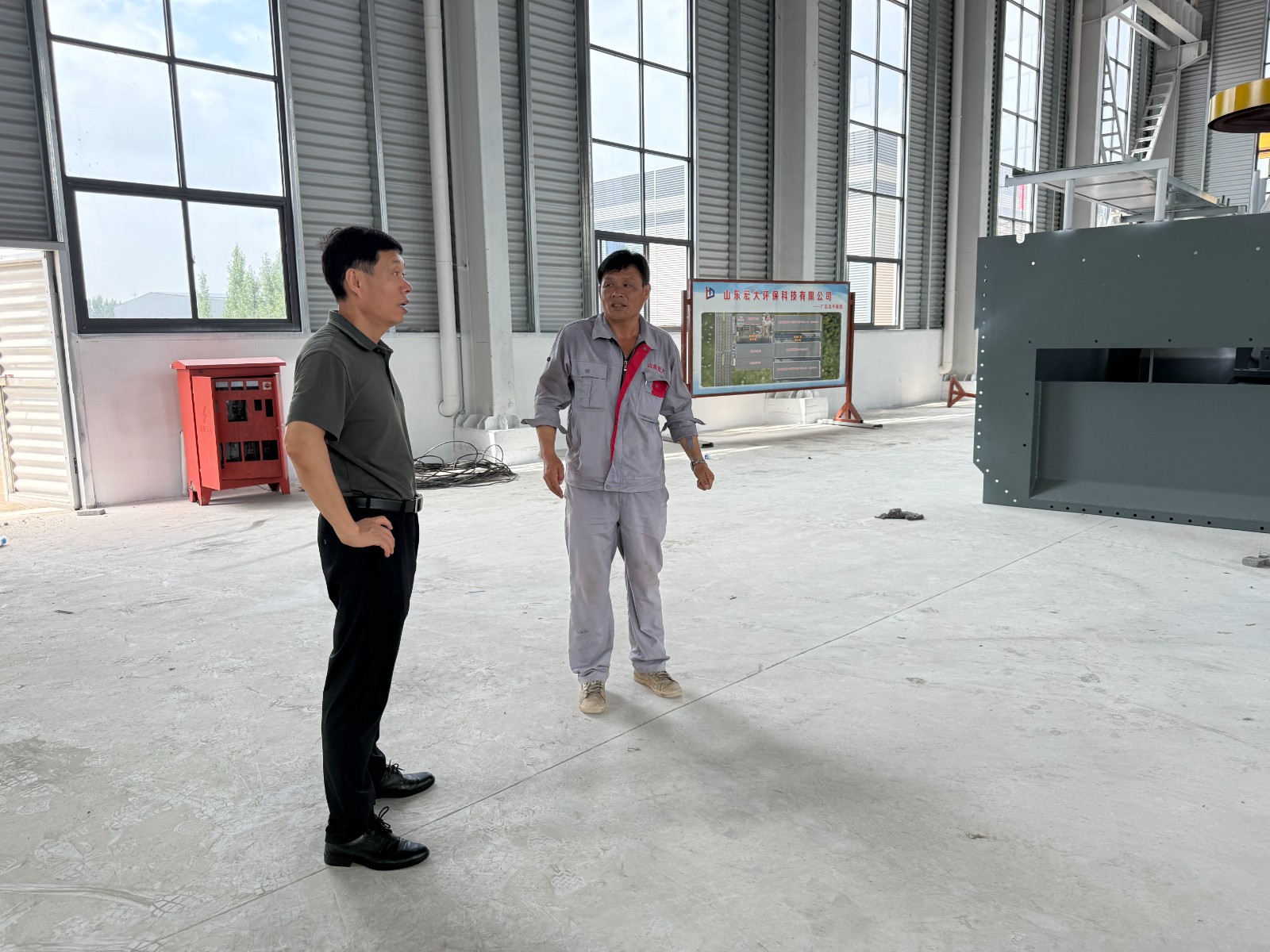 镇领导邓荣迎到企业调研相关工作