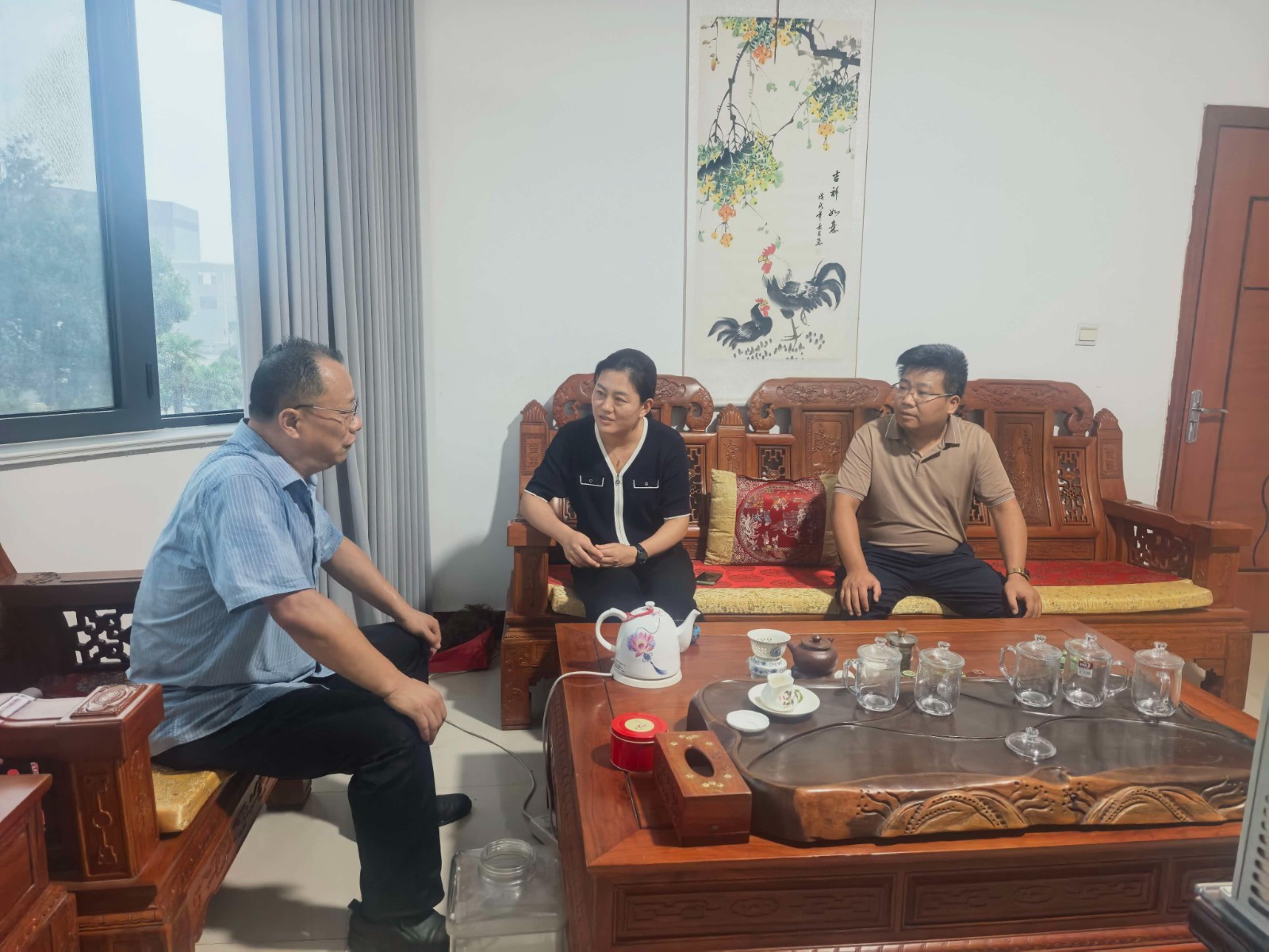 党委副书记、镇长方梅到山东恒昇环保科技公司调研升规培育情况，镇领导马运喜陪同。