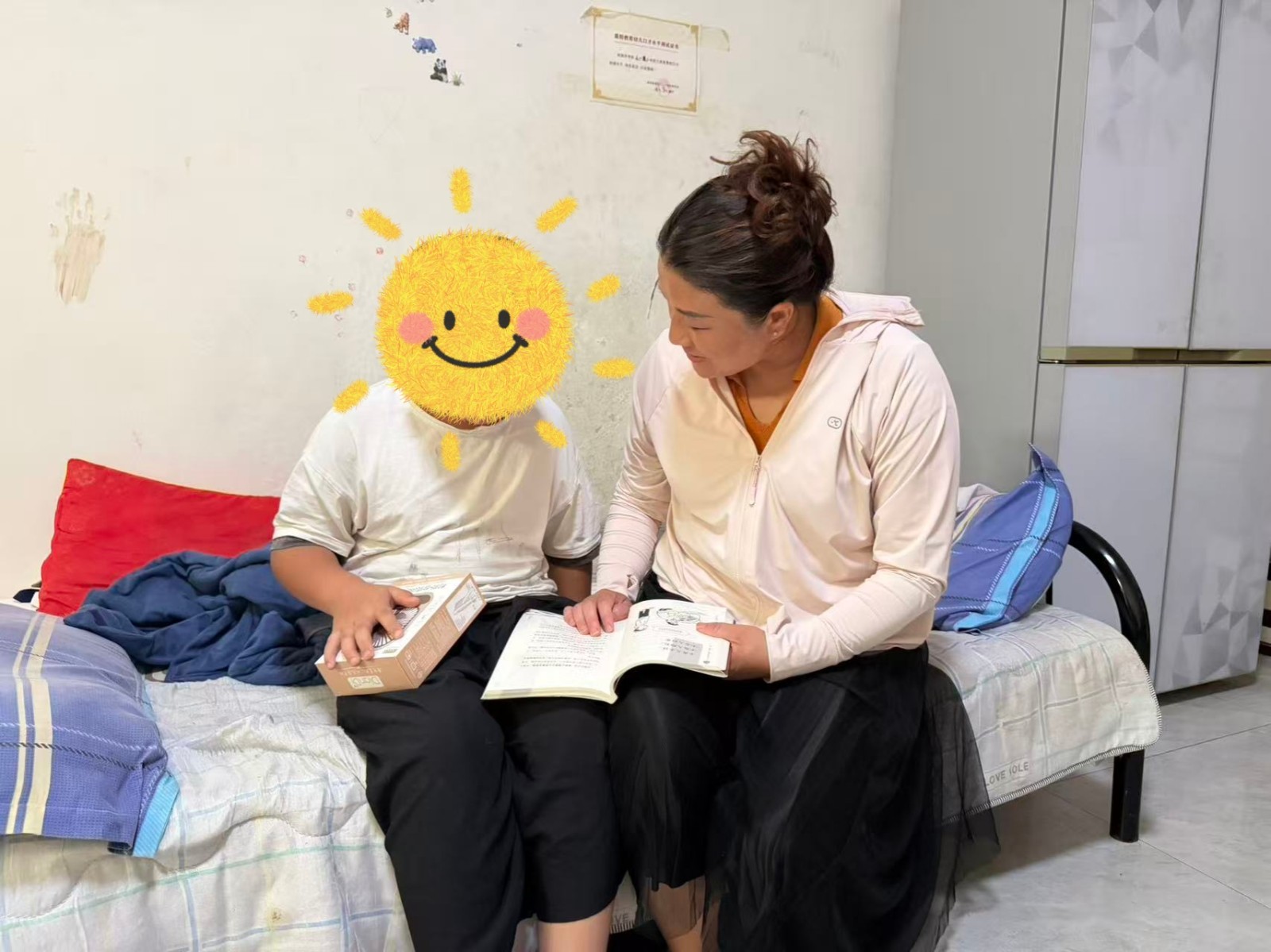 镇妇联开展爱心妈妈入户关爱困境儿童活动