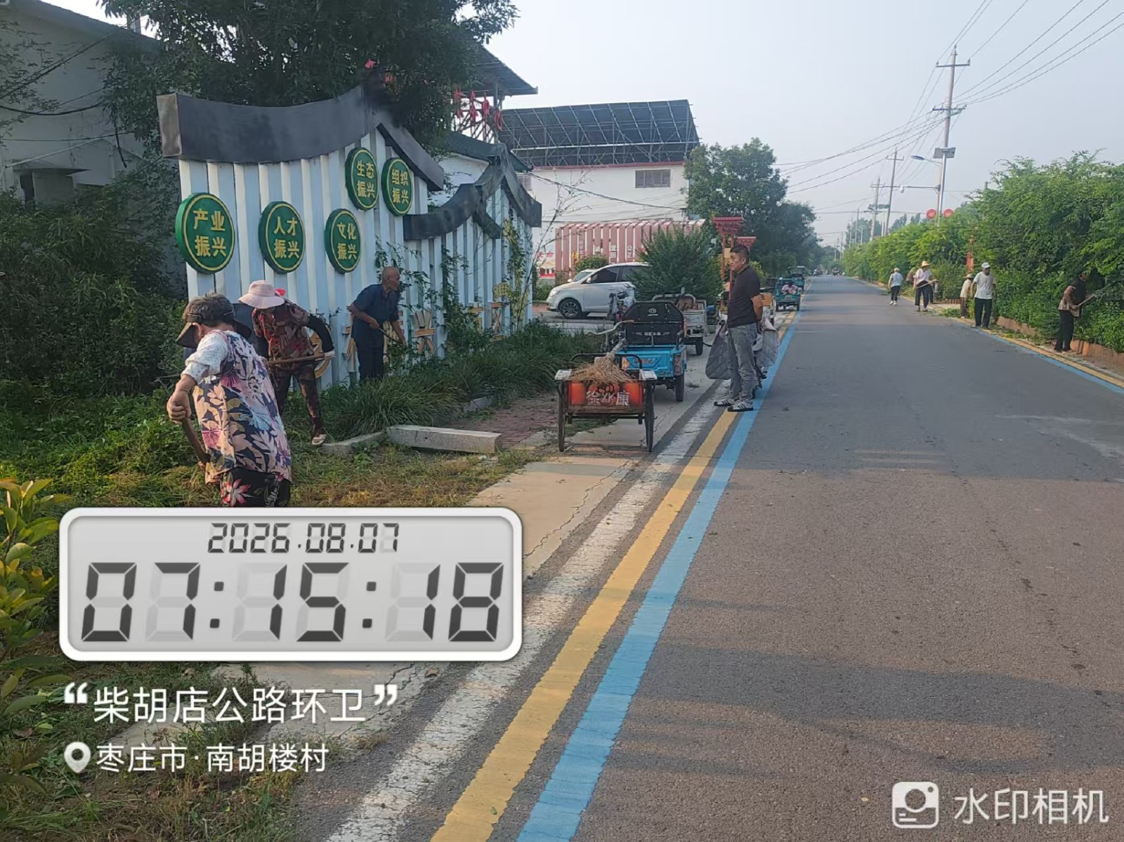 道路环卫岗,各管区、村常态化开展镇村人居环境整治。