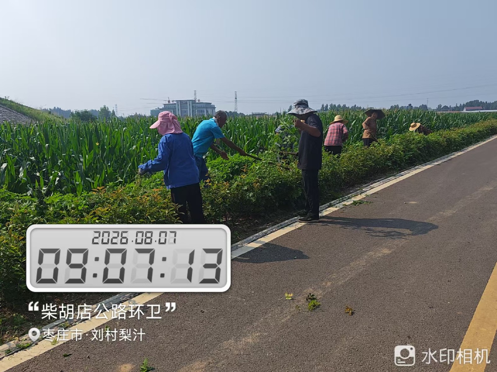 道路环卫岗,各管区、村常态化开展镇村人居环境整治。