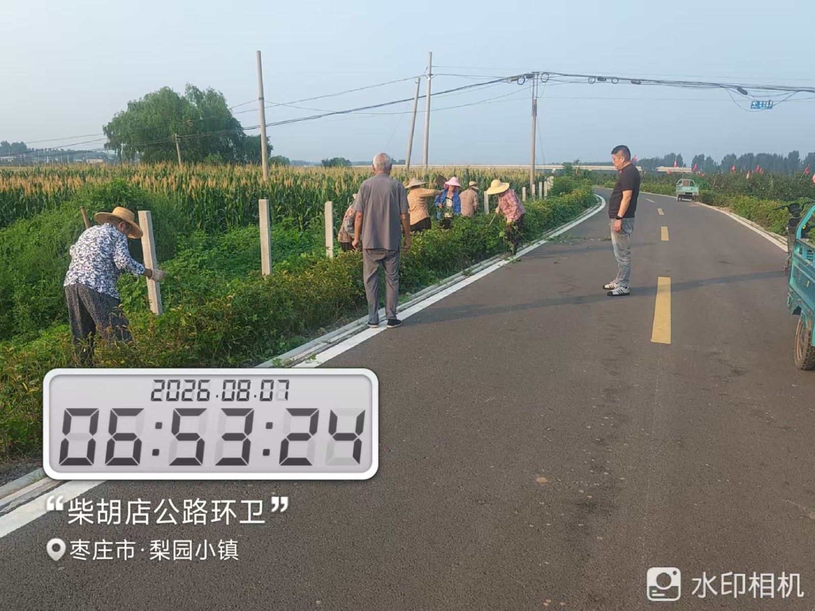 道路环卫岗,各管区、村常态化开展镇村人居环境整治。