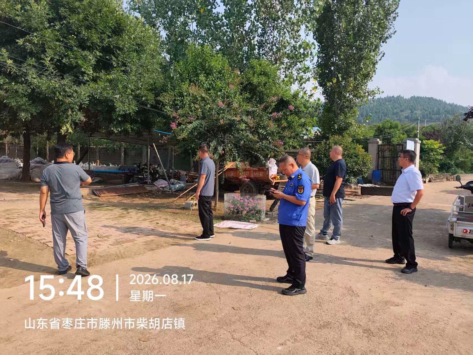 镇领导胡雷、李铭镇带领各部门开展联合大排查。