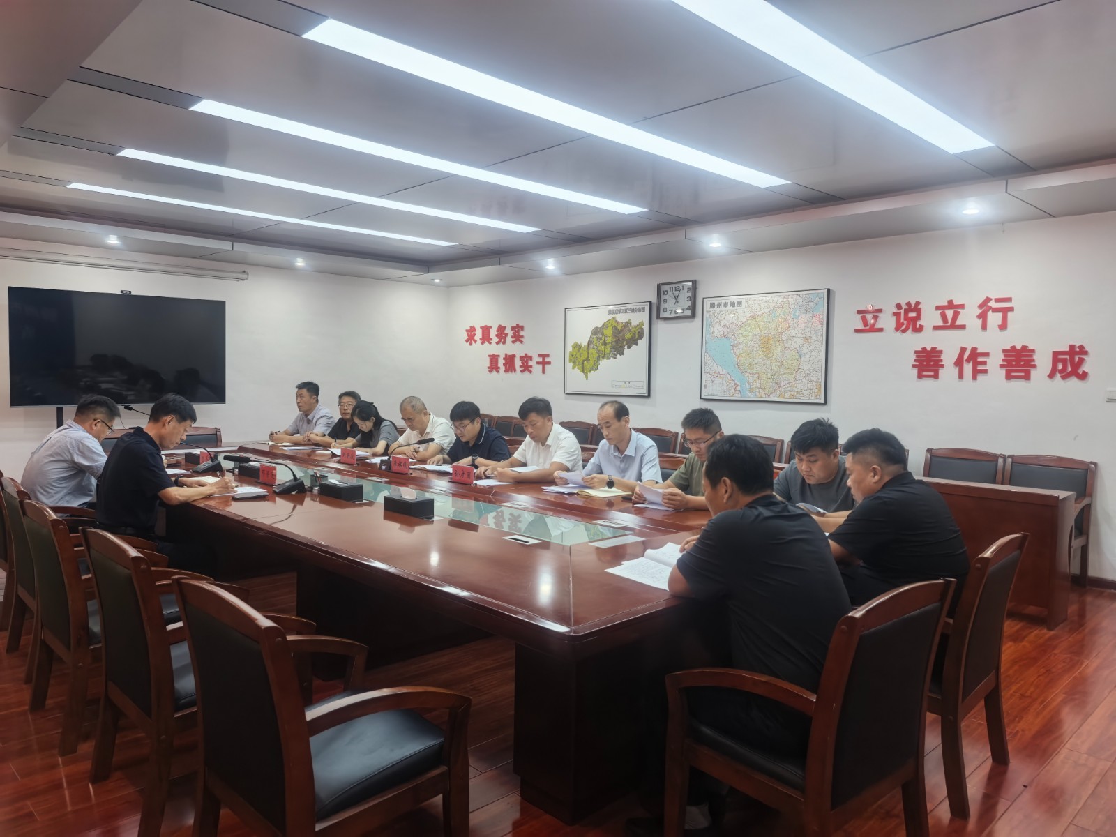 在镇北二楼会议室召开柴胡店镇第十届葡萄采摘节筹备会议