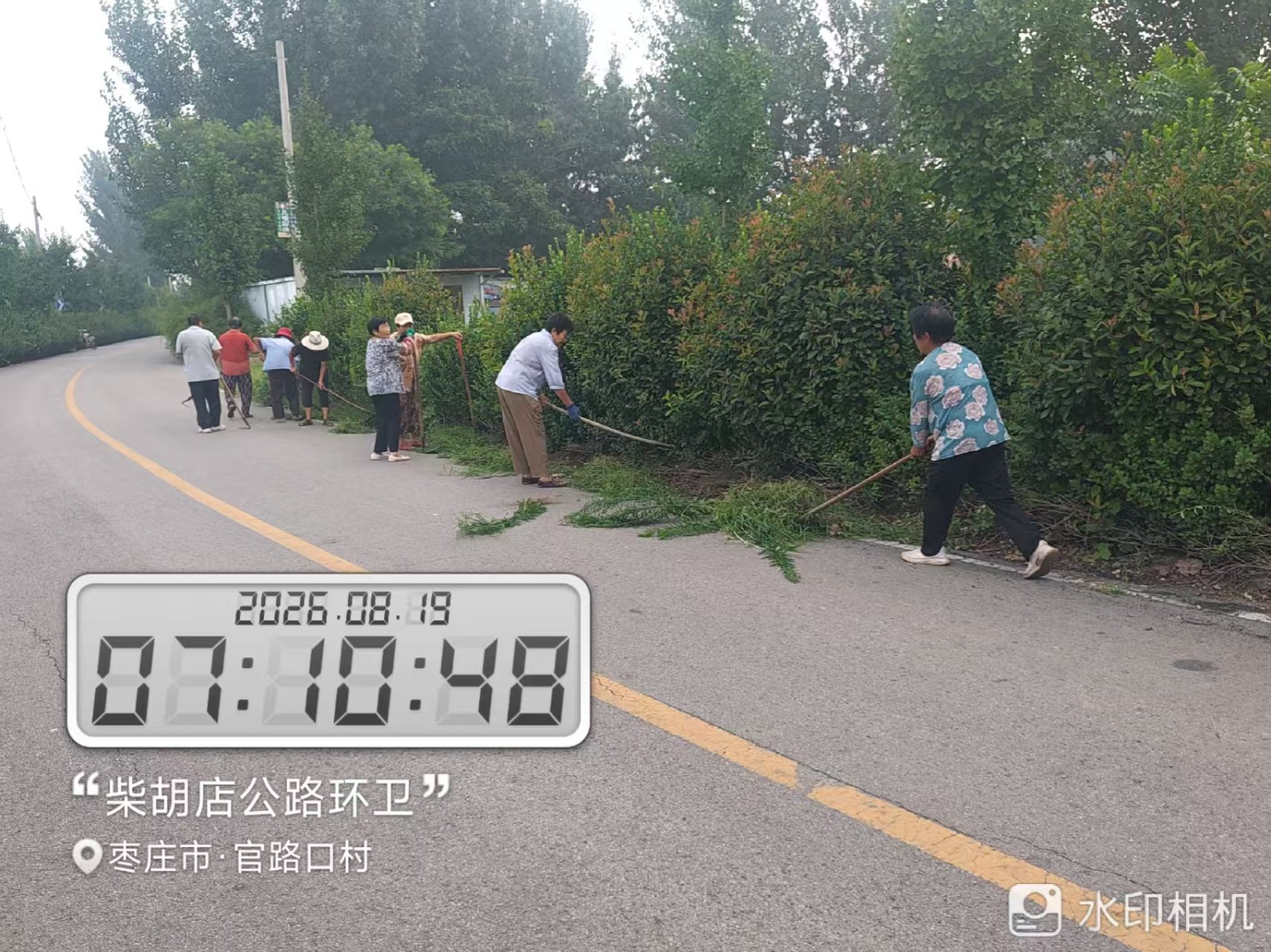 道路环卫岗,各管区、村常态化开展镇村人居环境整治。