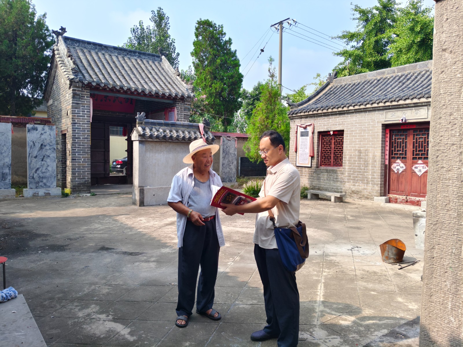 市文物局来我镇调研。