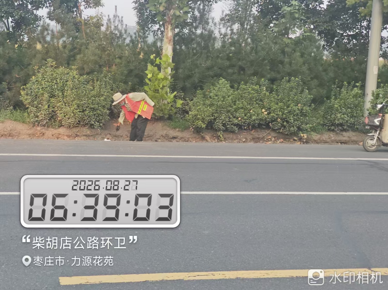 道路环卫岗常态化开展镇村人居环境整治工作。