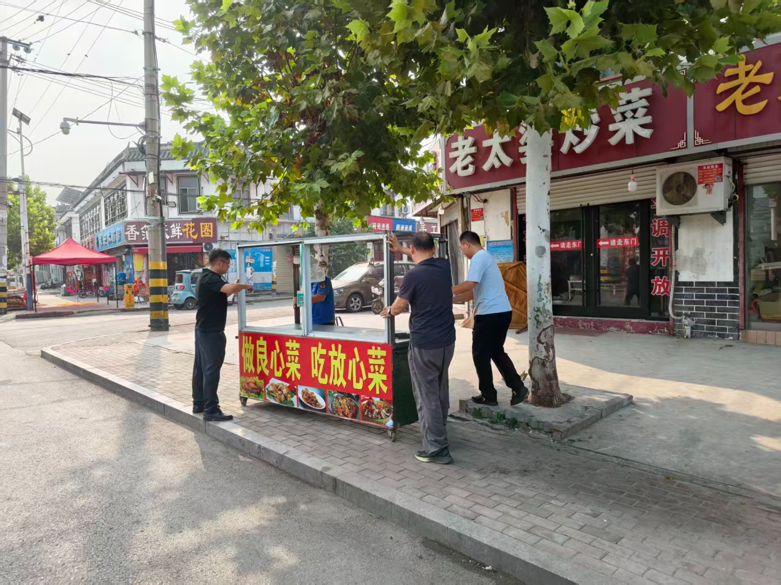 综合执法岗、执法中队常态化开展镇容镇貌及城镇秩序整治。