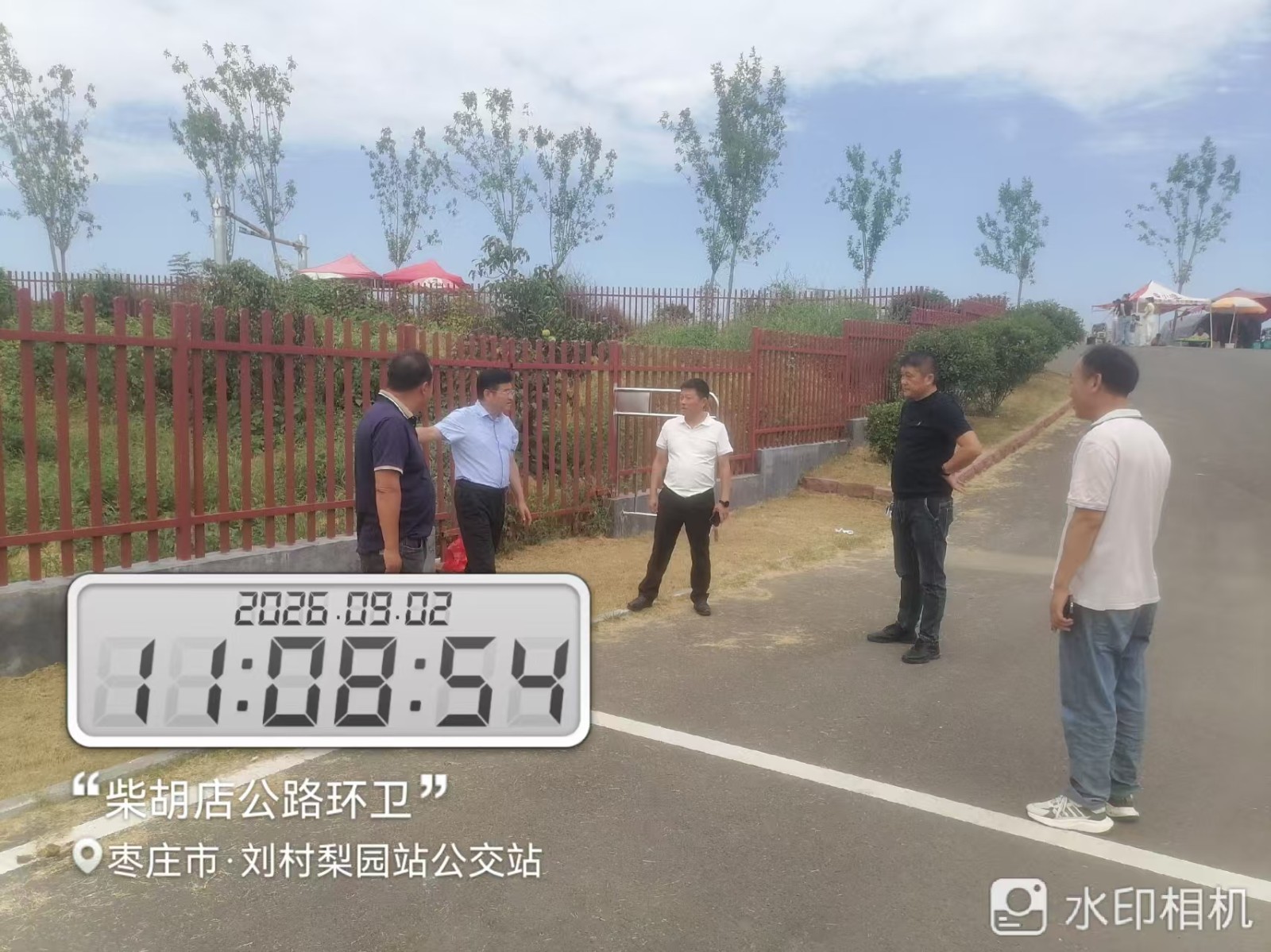 交发集团能源公司来我镇对接安装充电桩事宜，镇领导张强，供电所陪同。