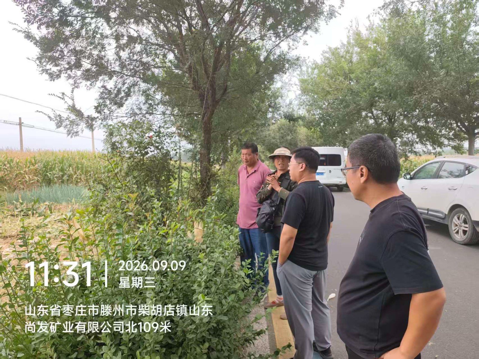 镇领导胡雷督导秸秆禁烧工作。
