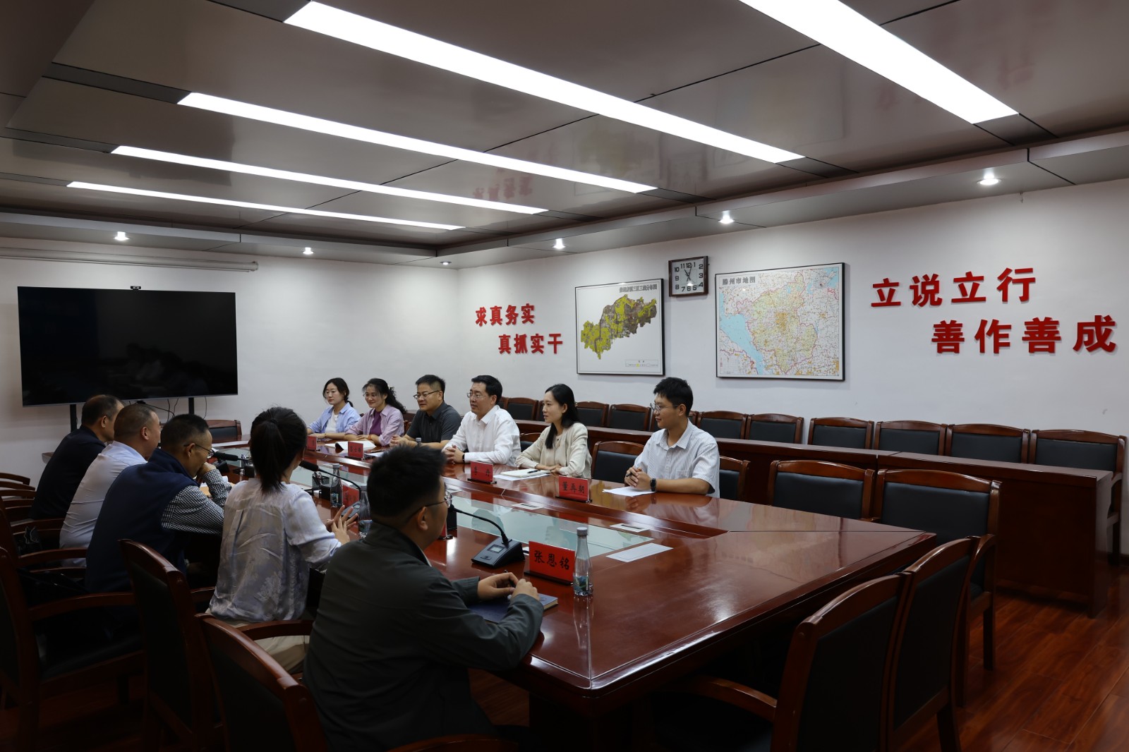 枣庄市青年发展中心党支部副书记张强,滕州团市委书记巩婉莹来柴胡店镇开展团干部队伍建设情况座谈会,党委书记孔维刚,镇领导吕士曦、吴莹及镇团委全体参加座谈。