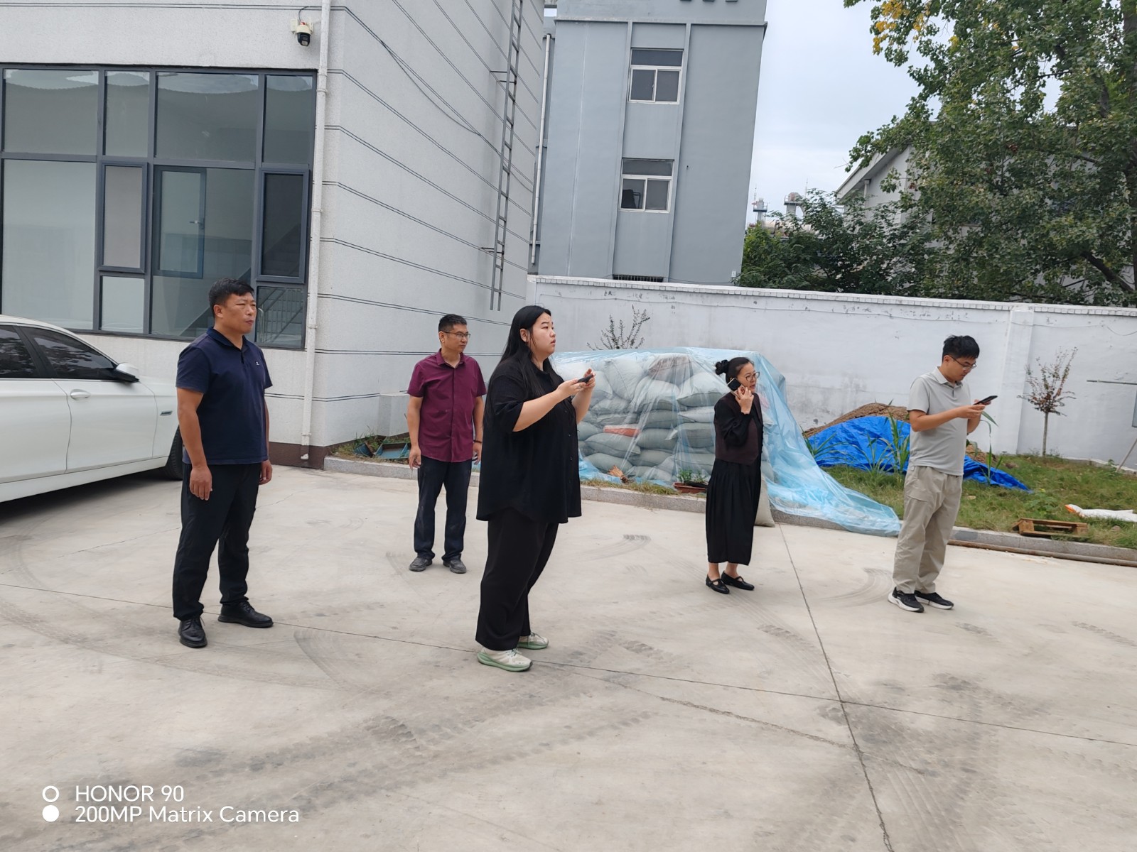 枣庄市农业农村局来我镇,对裕米坊、鑫银丰、鲁粮源三家农业加工企业申报的数字农业工厂项目开展初步审核,镇领导孙彦固陪同调研。