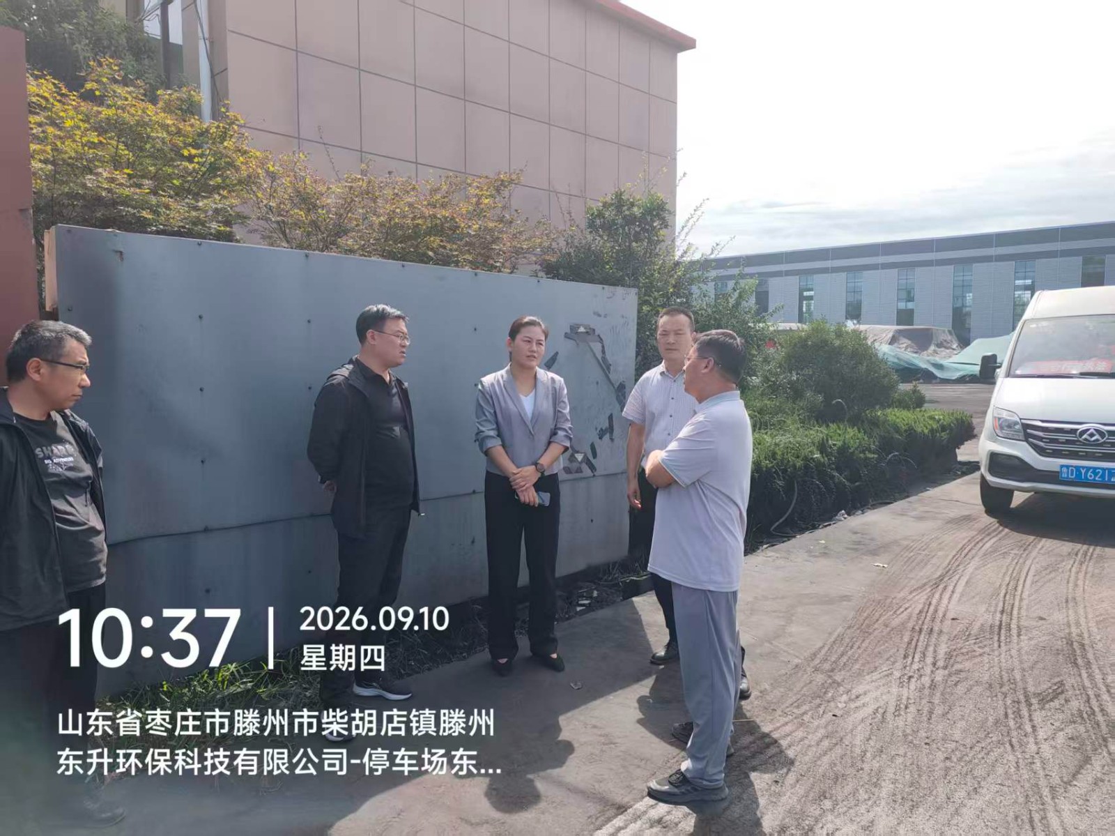党委副书记、镇长方梅到企业督导相关工作,镇领导胡雷陪同。