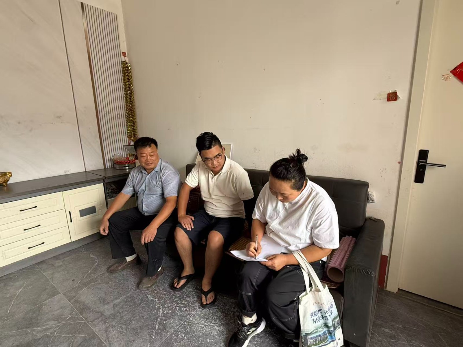 乡村振兴岗入户核查拟纳入监测户人员家庭情况。