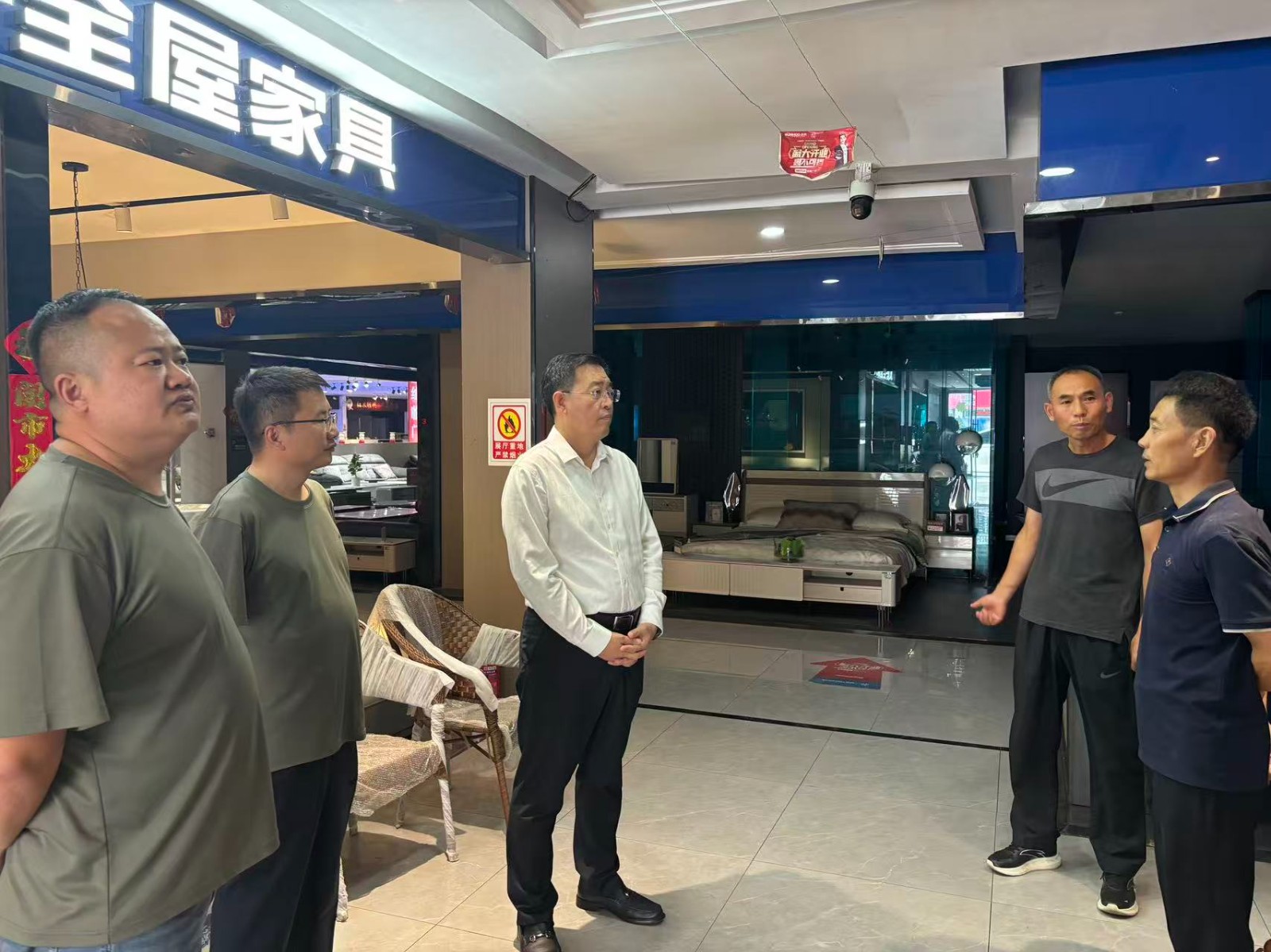 党委书记孔维刚带队督导安全生产工作，镇领导李大民陪同。