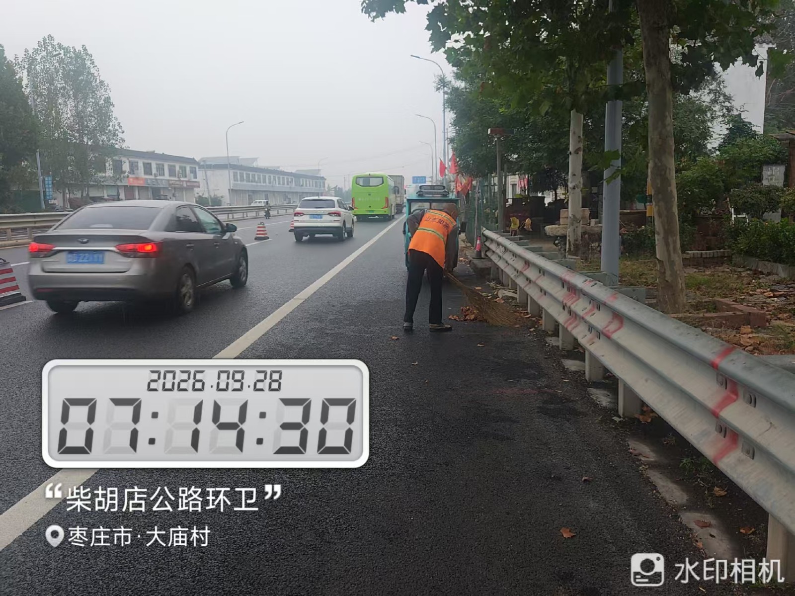 道路环卫岗常态化开展人居环境整治及垃圾清运工作。
