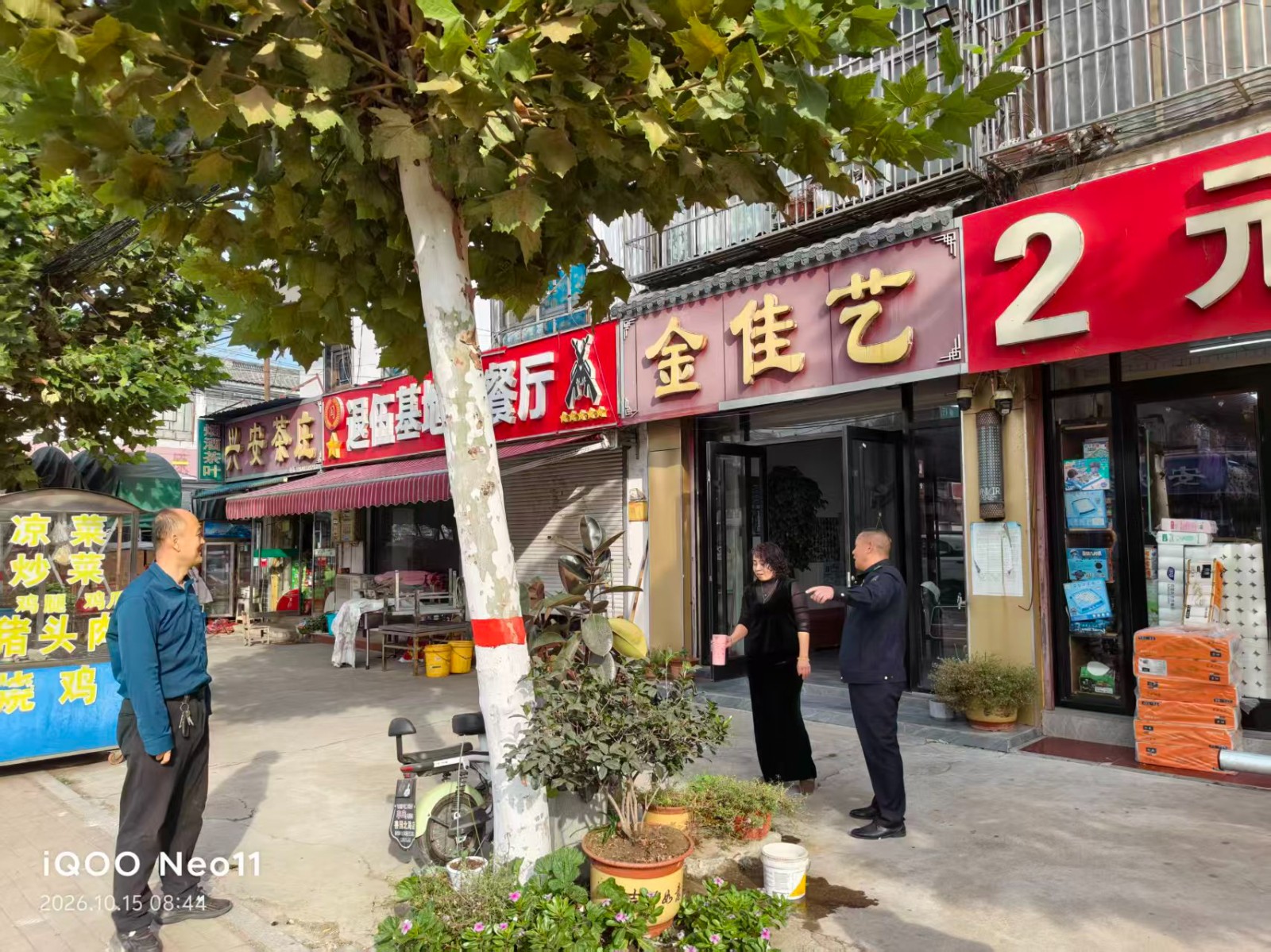 执法中队常态化开展镇容镇貌整治工作。