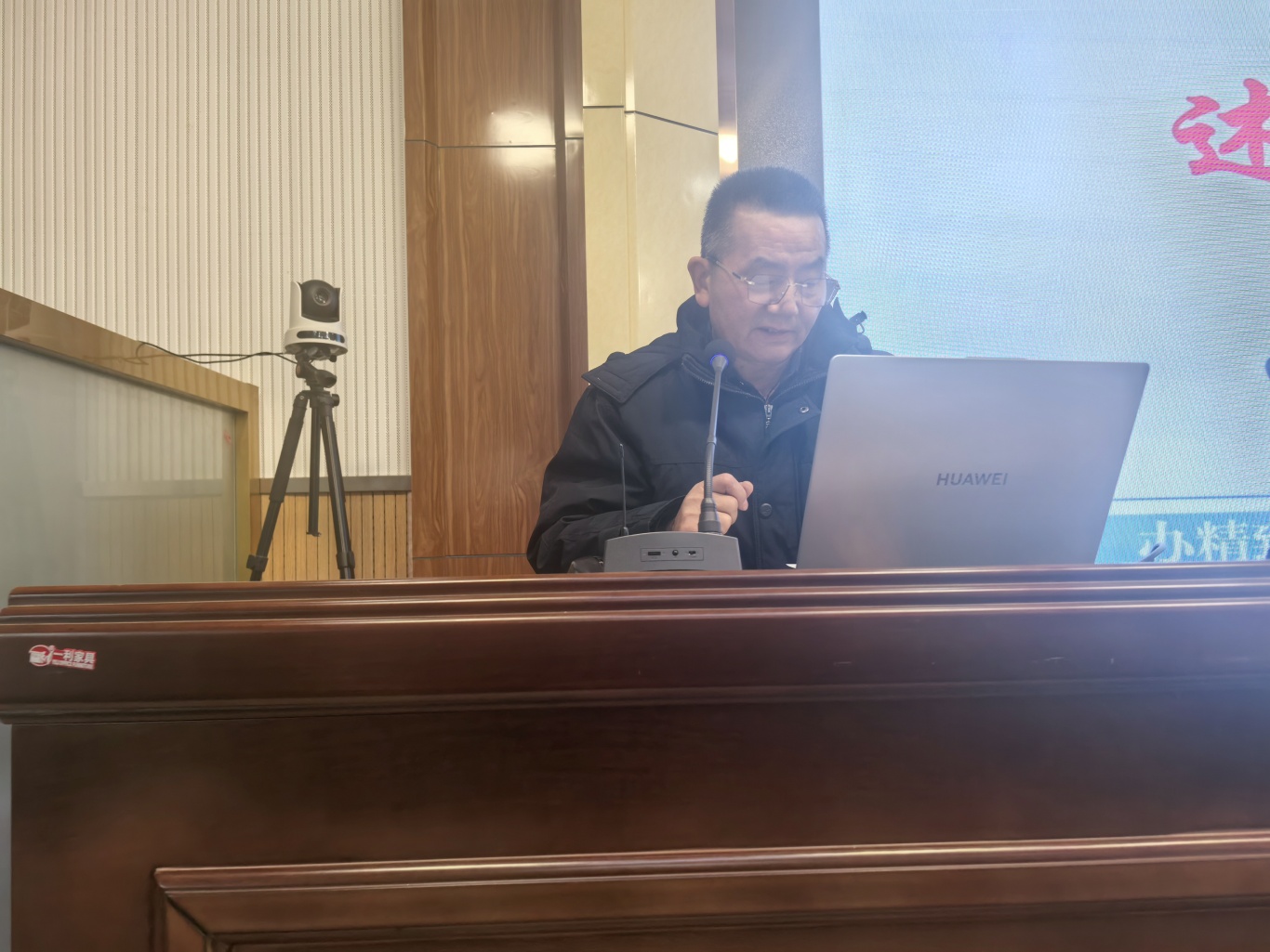 侯慎安.jpg