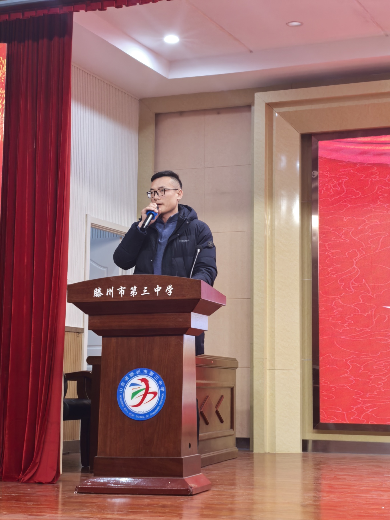 杨振.jpg