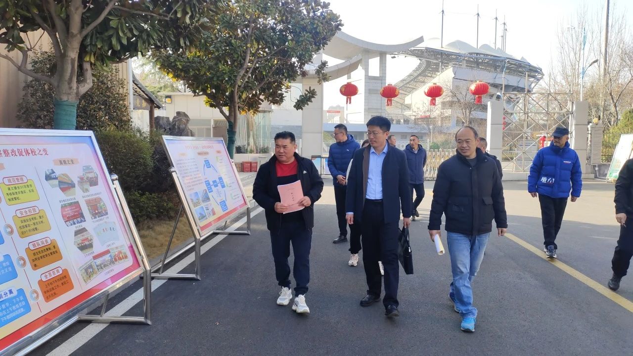 参观1.jpg