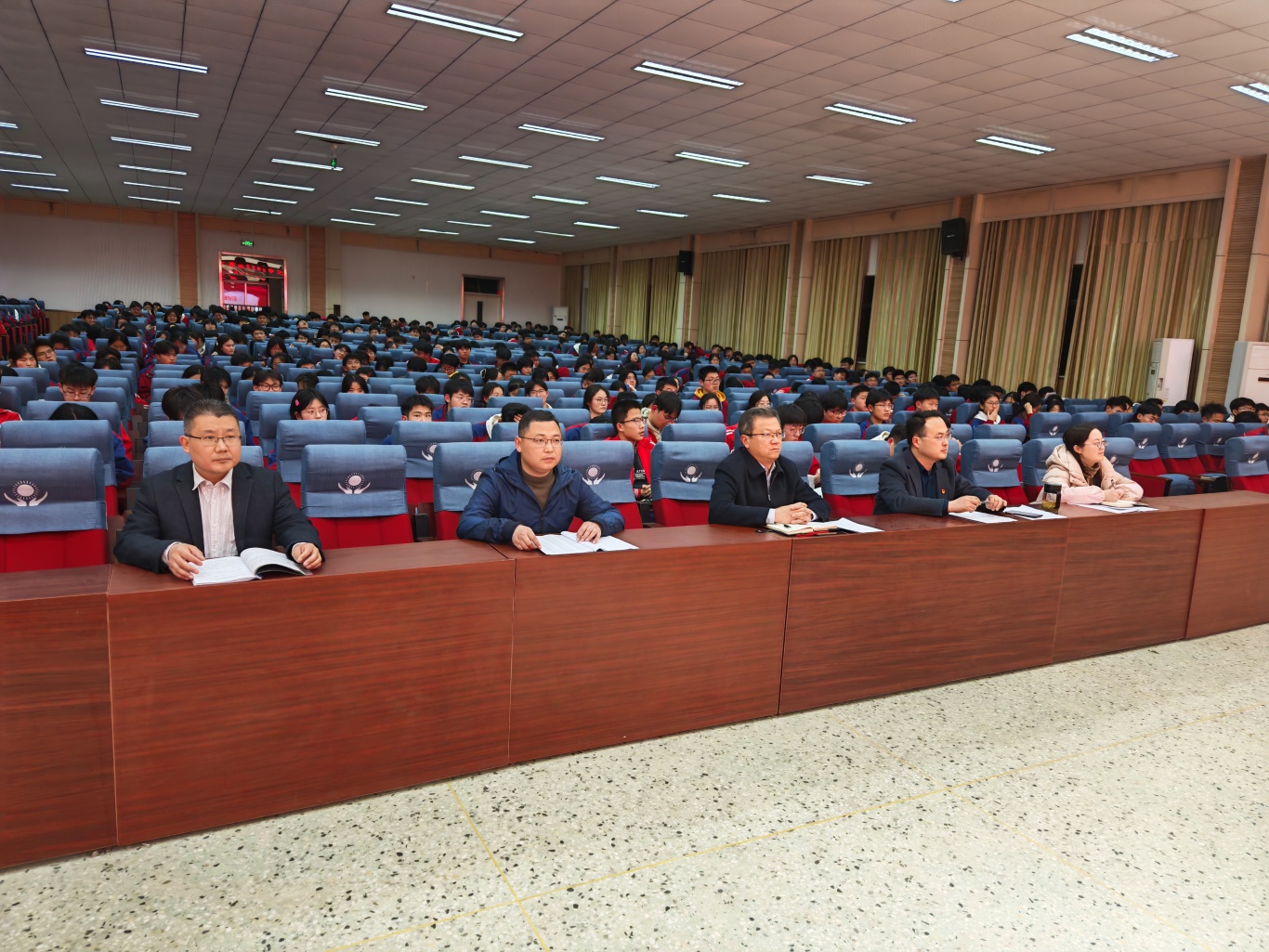 会议.jpg