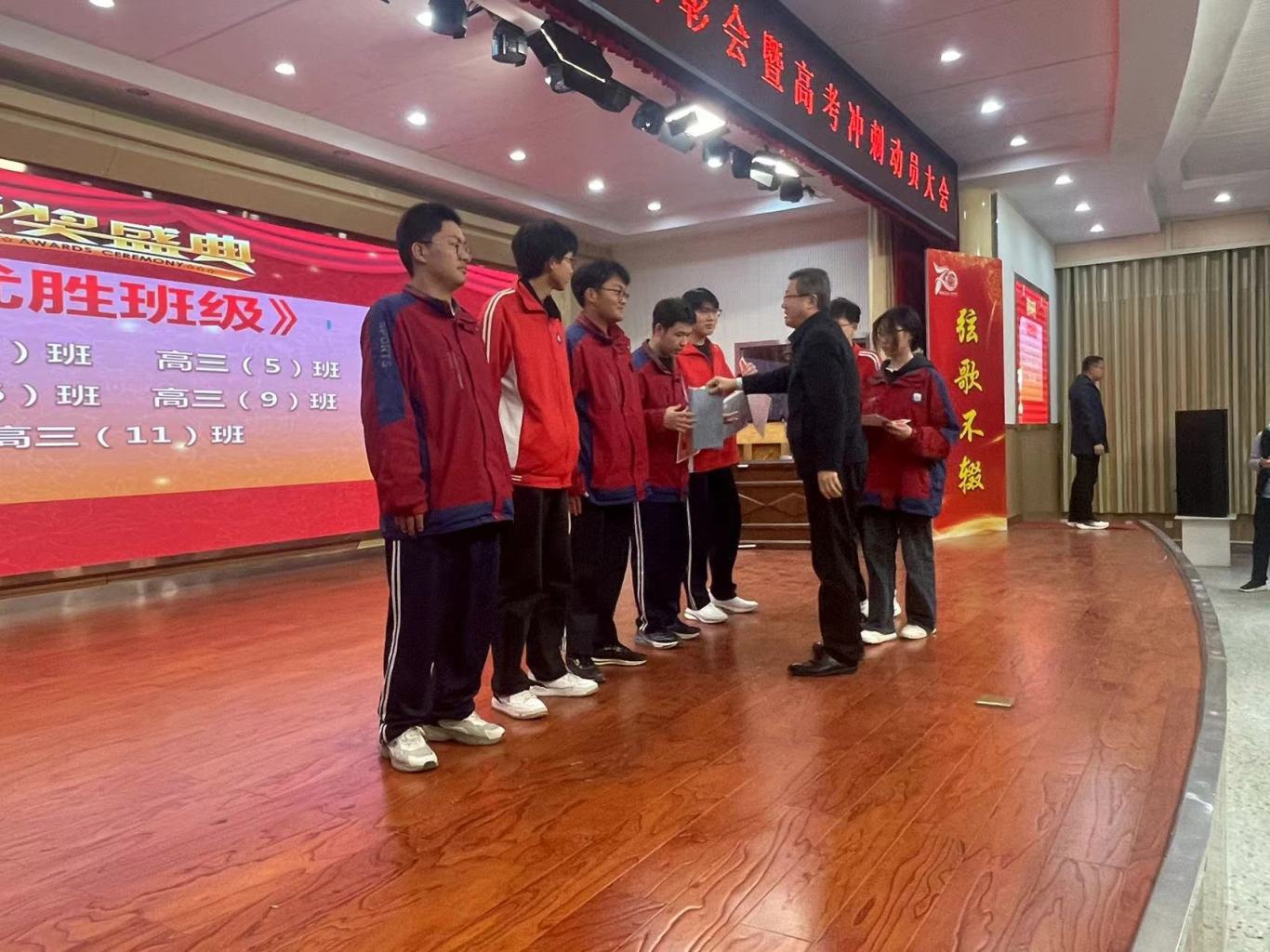 表彰孔.jpg