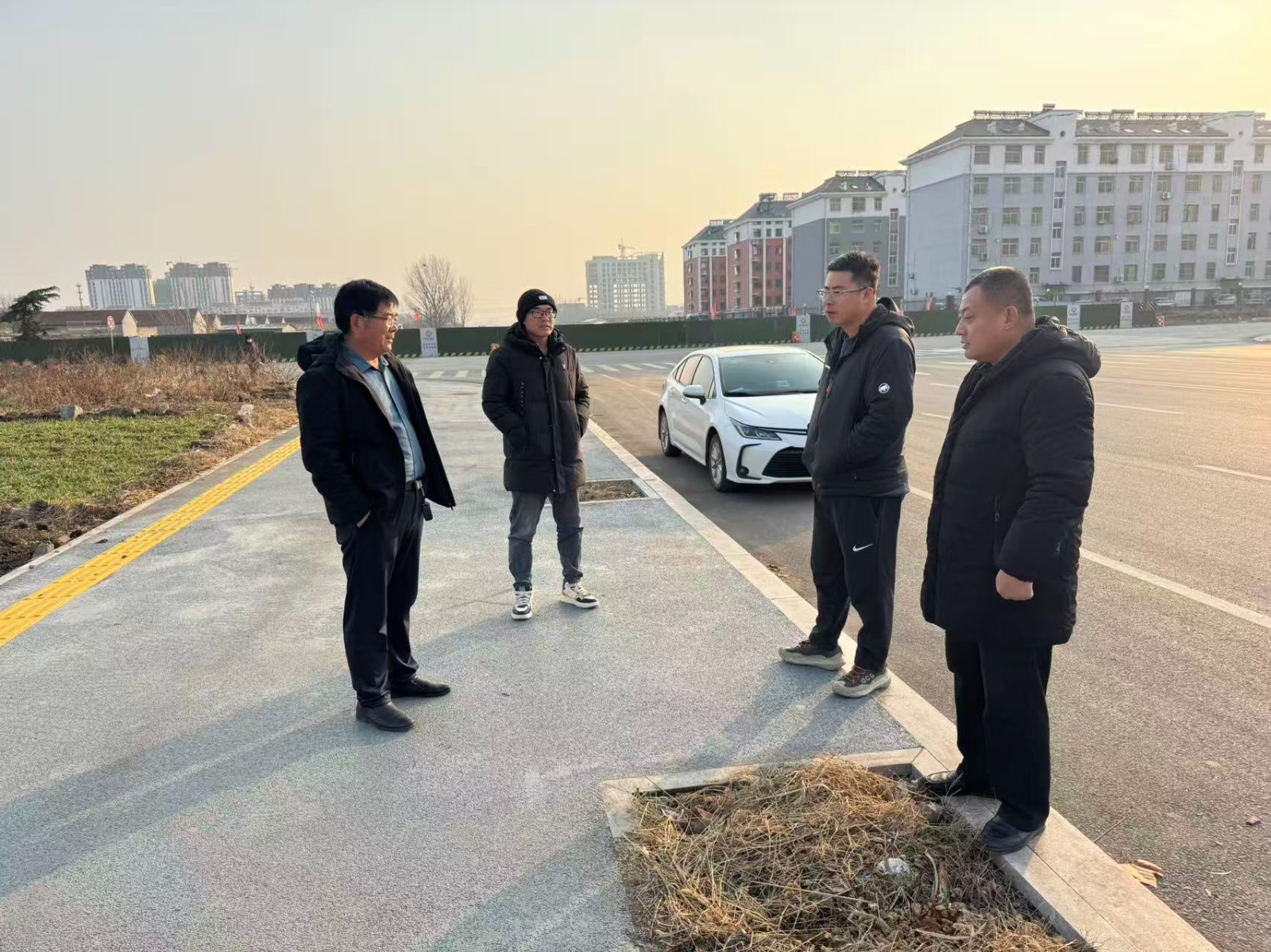 城建科会同设计、监理、施工单位到青年路（文盛路-枣庄路）项目进行竣工验收。