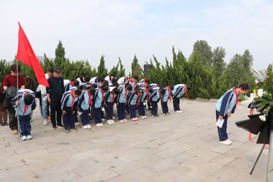 简篇-清明祭英烈,传承红色魂——峄城区匡衡小学、峄城区实验中学(匡衡部)清明节系列主题教育活动