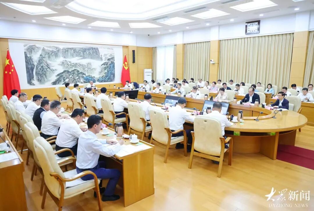 省委常委会会议暨省委党的建设工作领导小组会议召开 持续在一体推进学查改上下功夫 推动学习教育走深走实见行见效