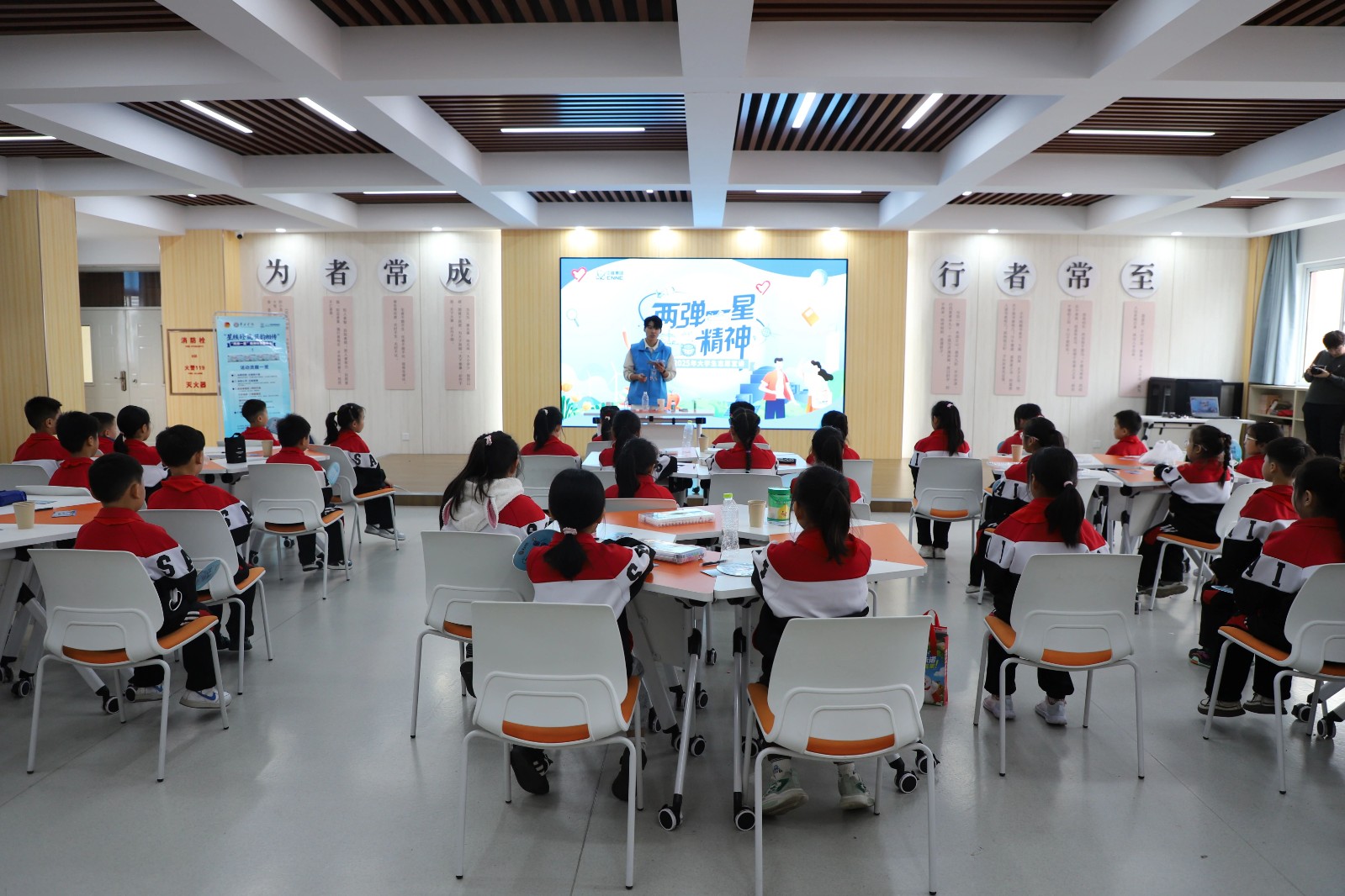 81e707808a41c7b19394f124490ddbed