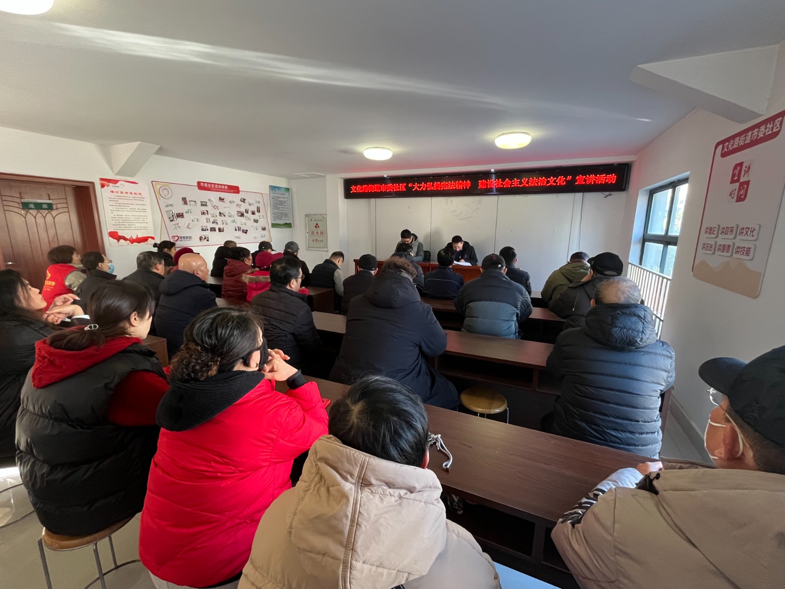 大力弘扬宪法精神