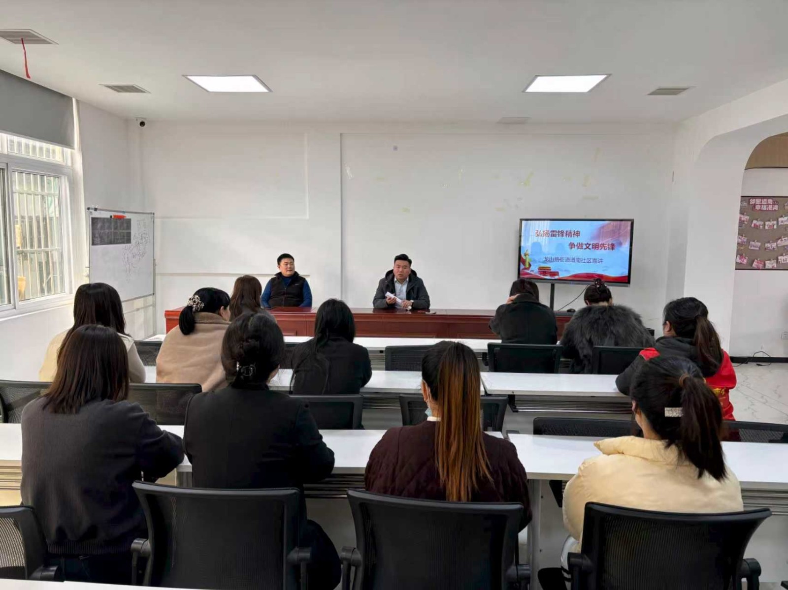 龙山路街道道南社区开展“弘扬雷锋精神