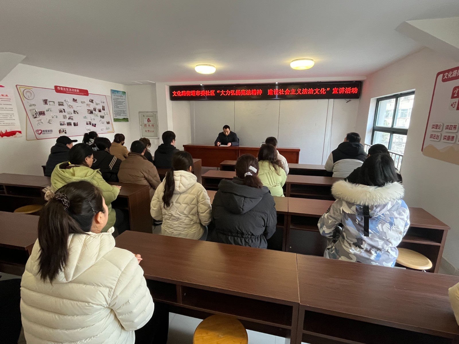 大力弘扬宪法精神