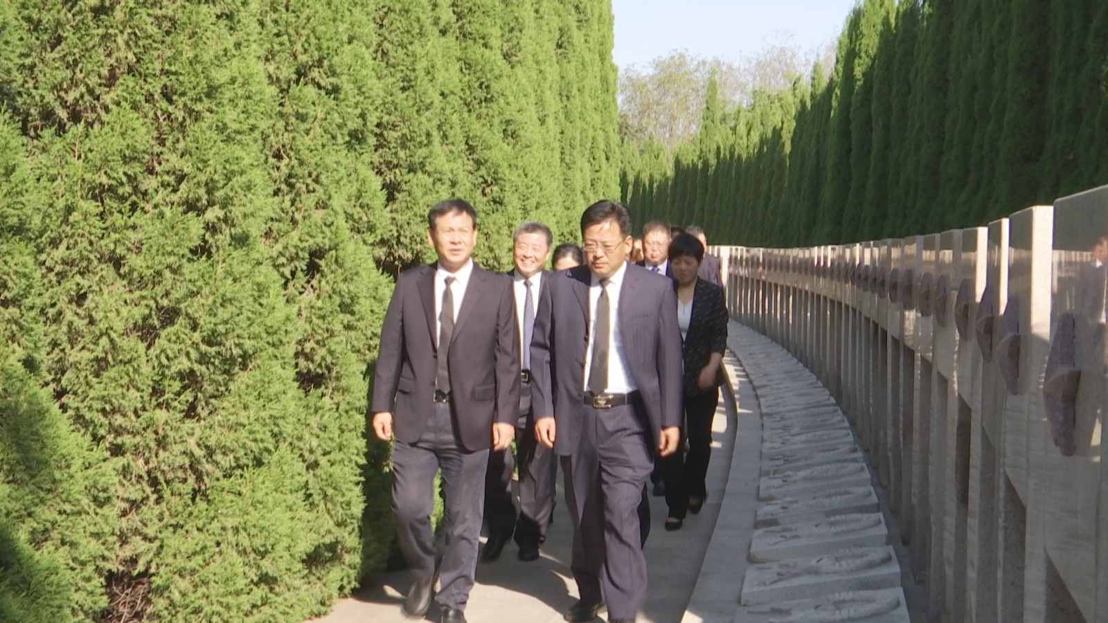 【缅怀先烈