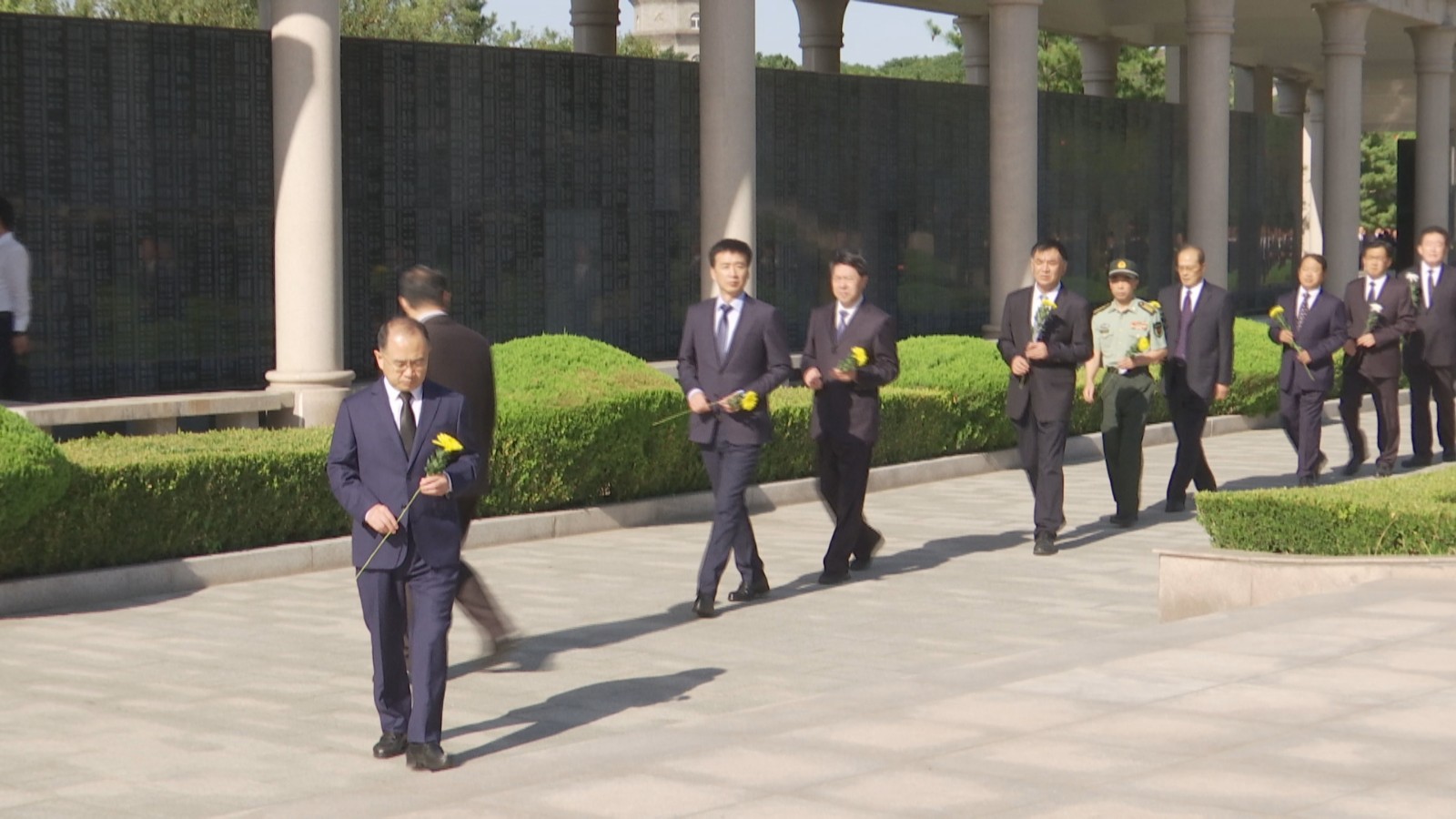 【缅怀先烈